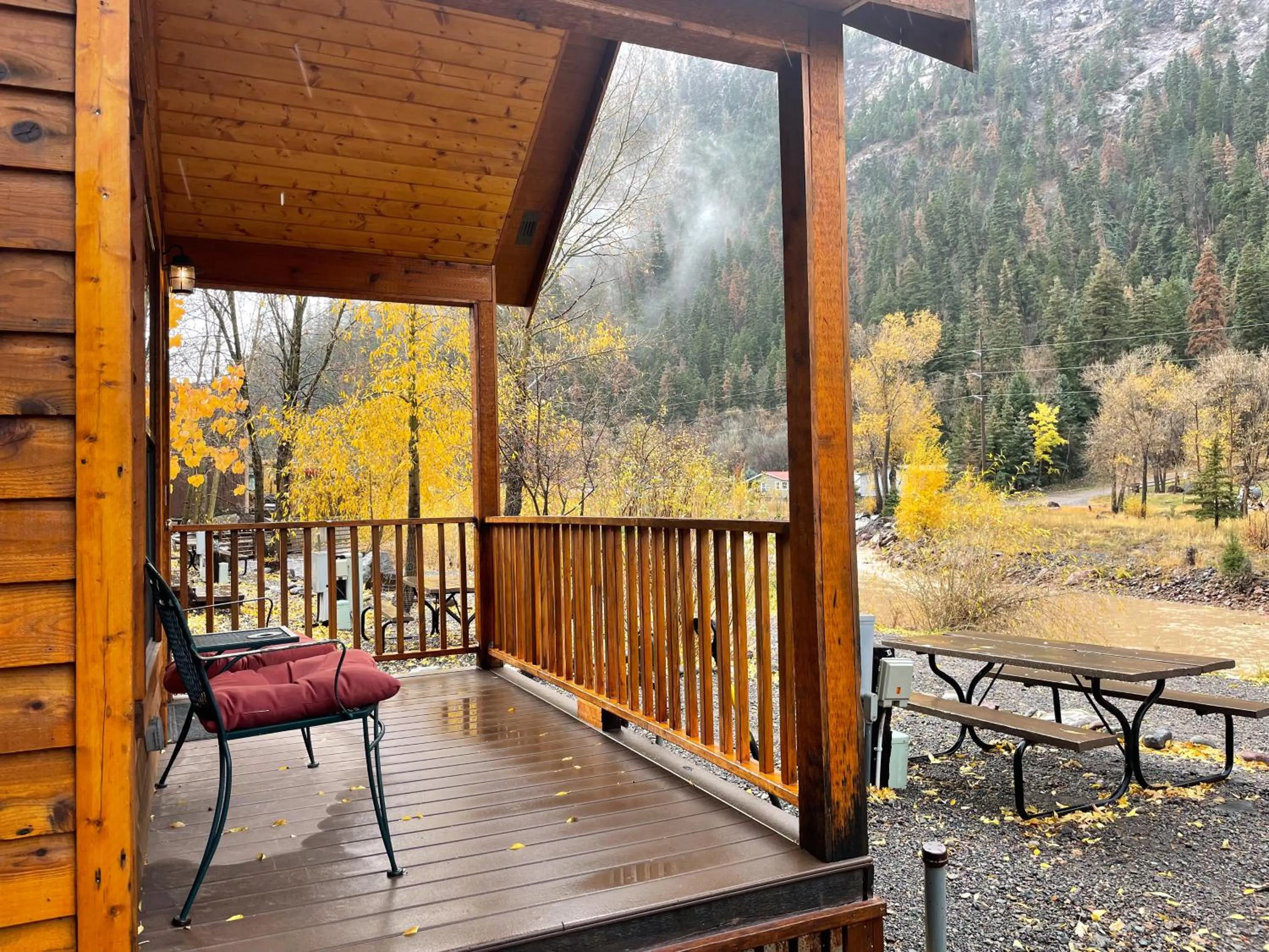 Ouray Riverside Resort - Inn & Cabins