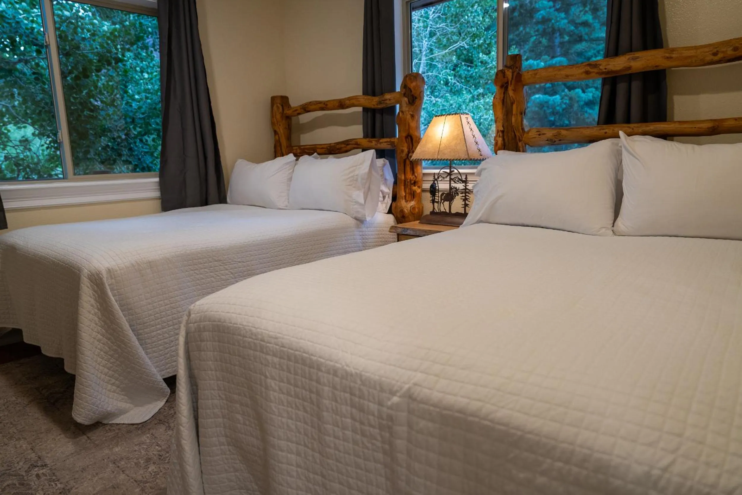 Bed in Ouray Riverside Resort - Inn & Cabins