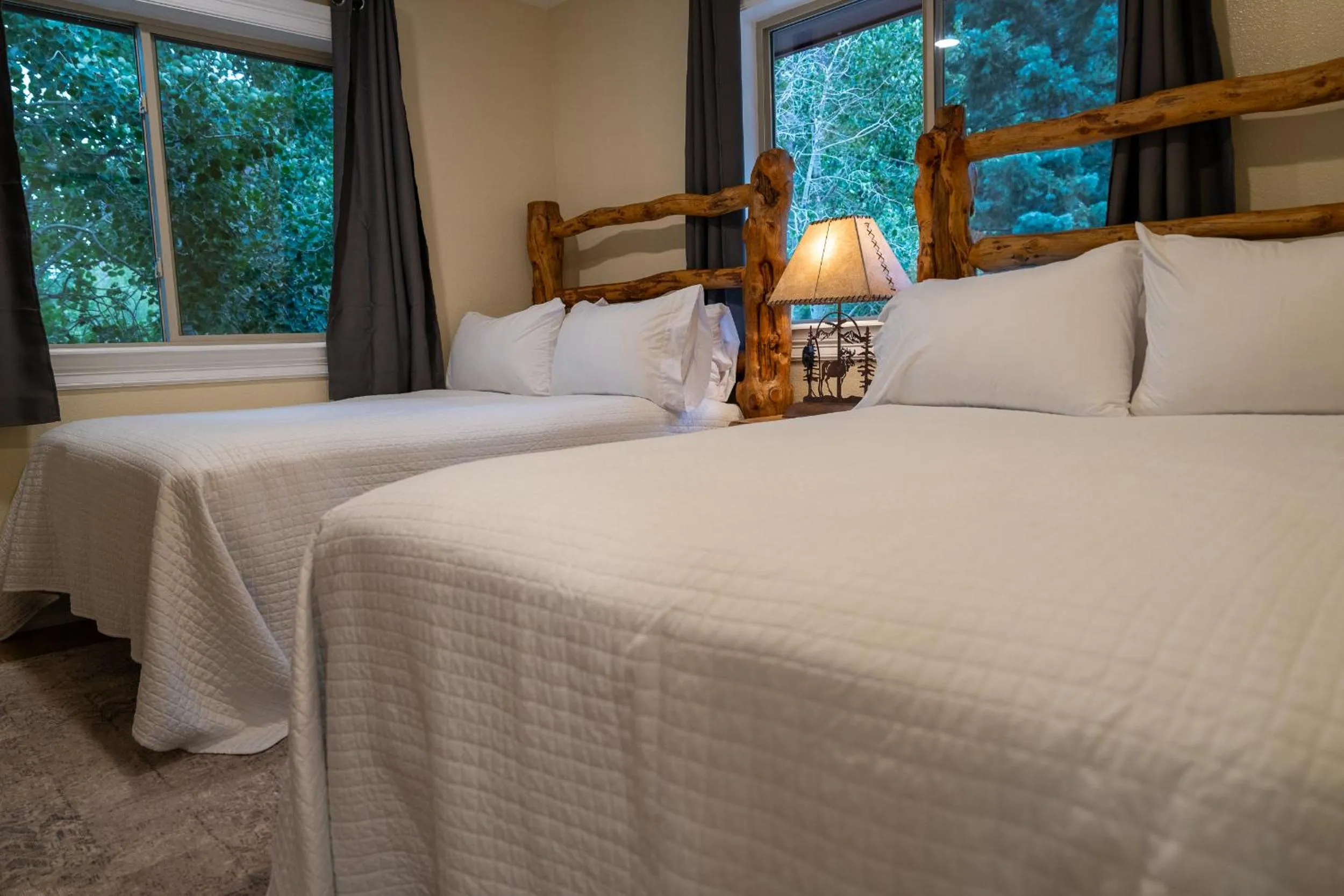 Bed in Ouray Riverside Resort - Inn & Cabins