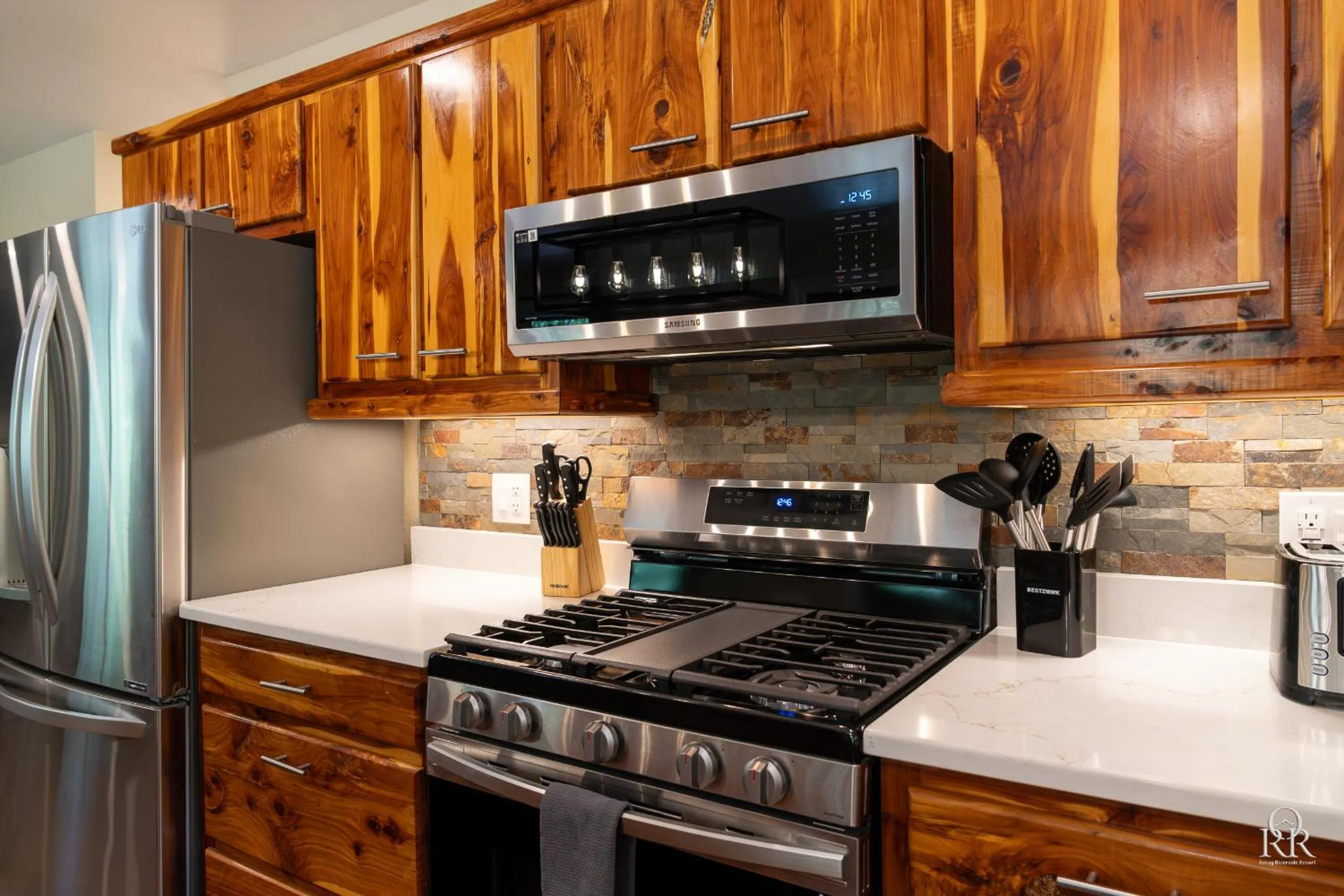 Ouray Riverside Resort - Inn & Cabins