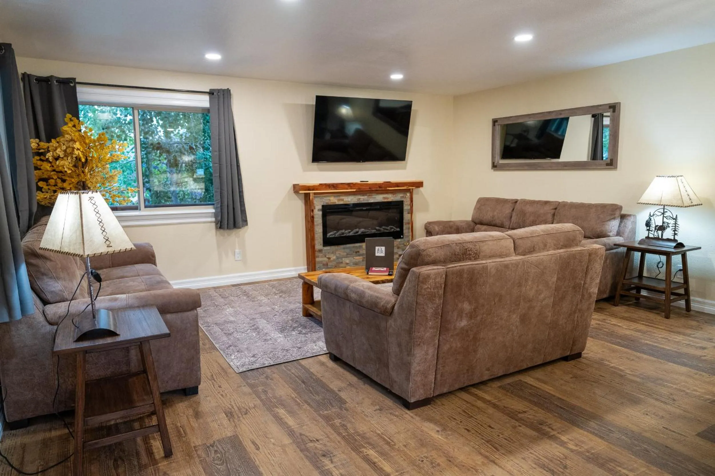 Ouray Riverside Resort - Inn & Cabins