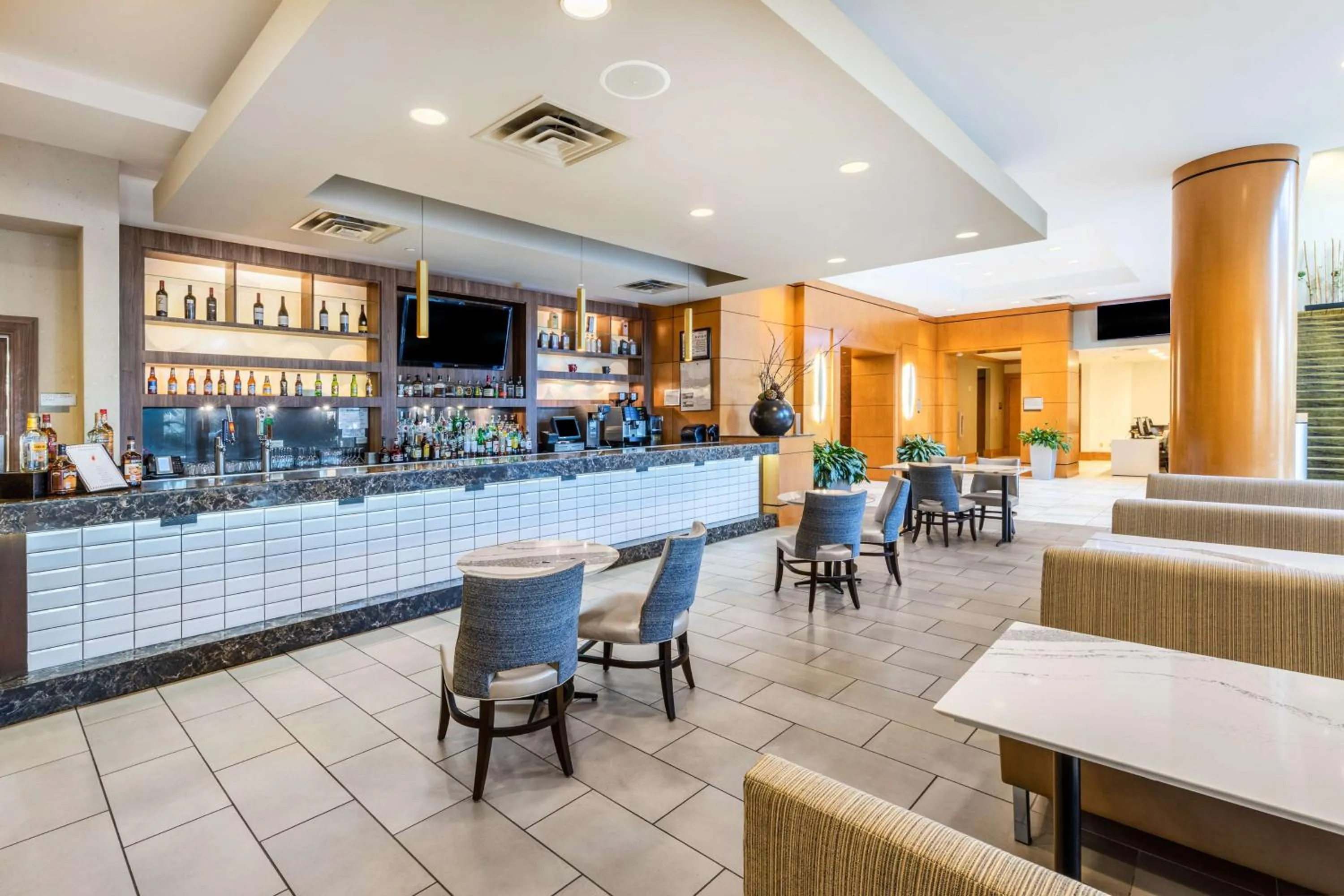 Lounge or bar in Embassy Suites by Hilton Houston-Energy Corridor