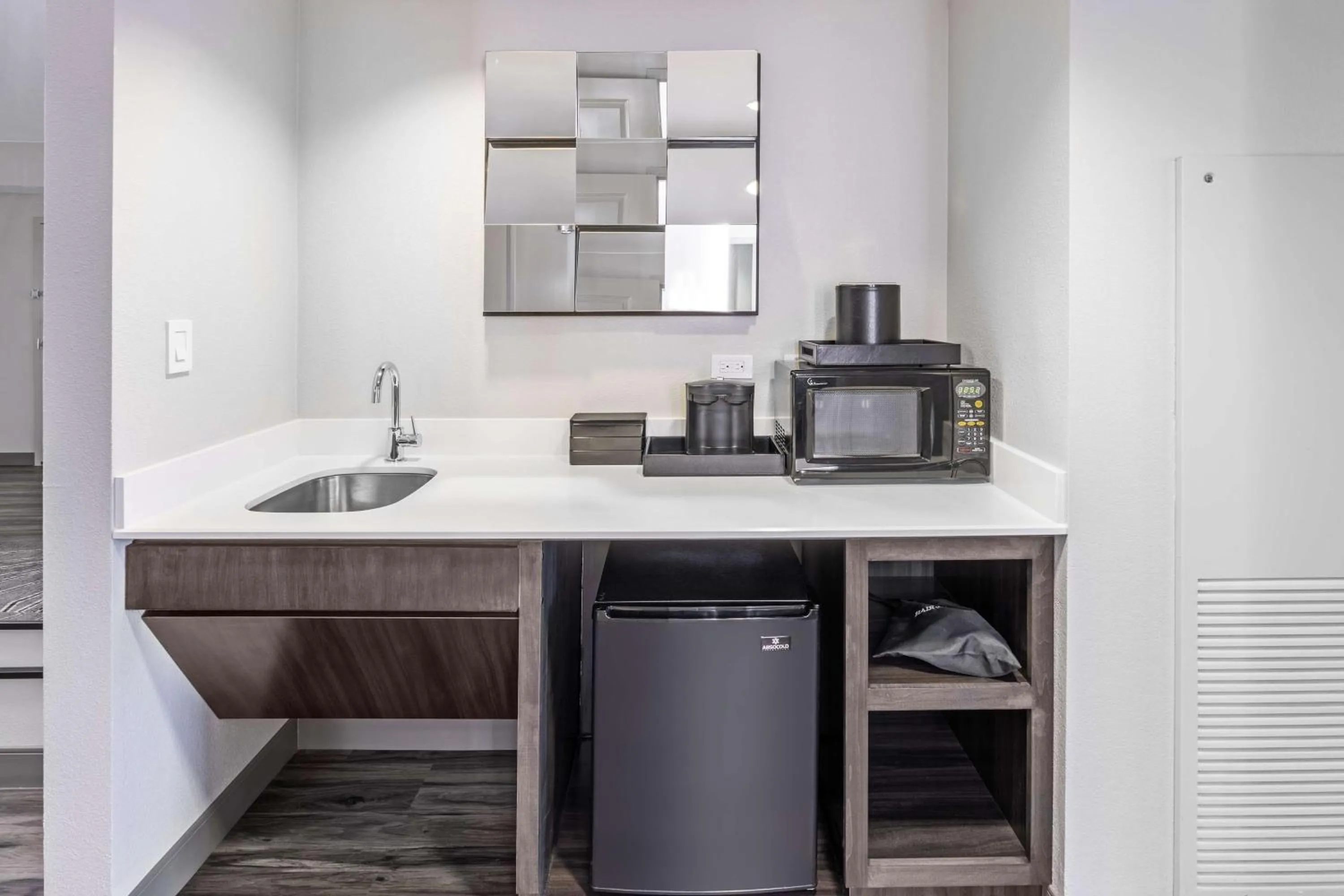 Kitchen or kitchenette in Embassy Suites by Hilton Houston-Energy Corridor
