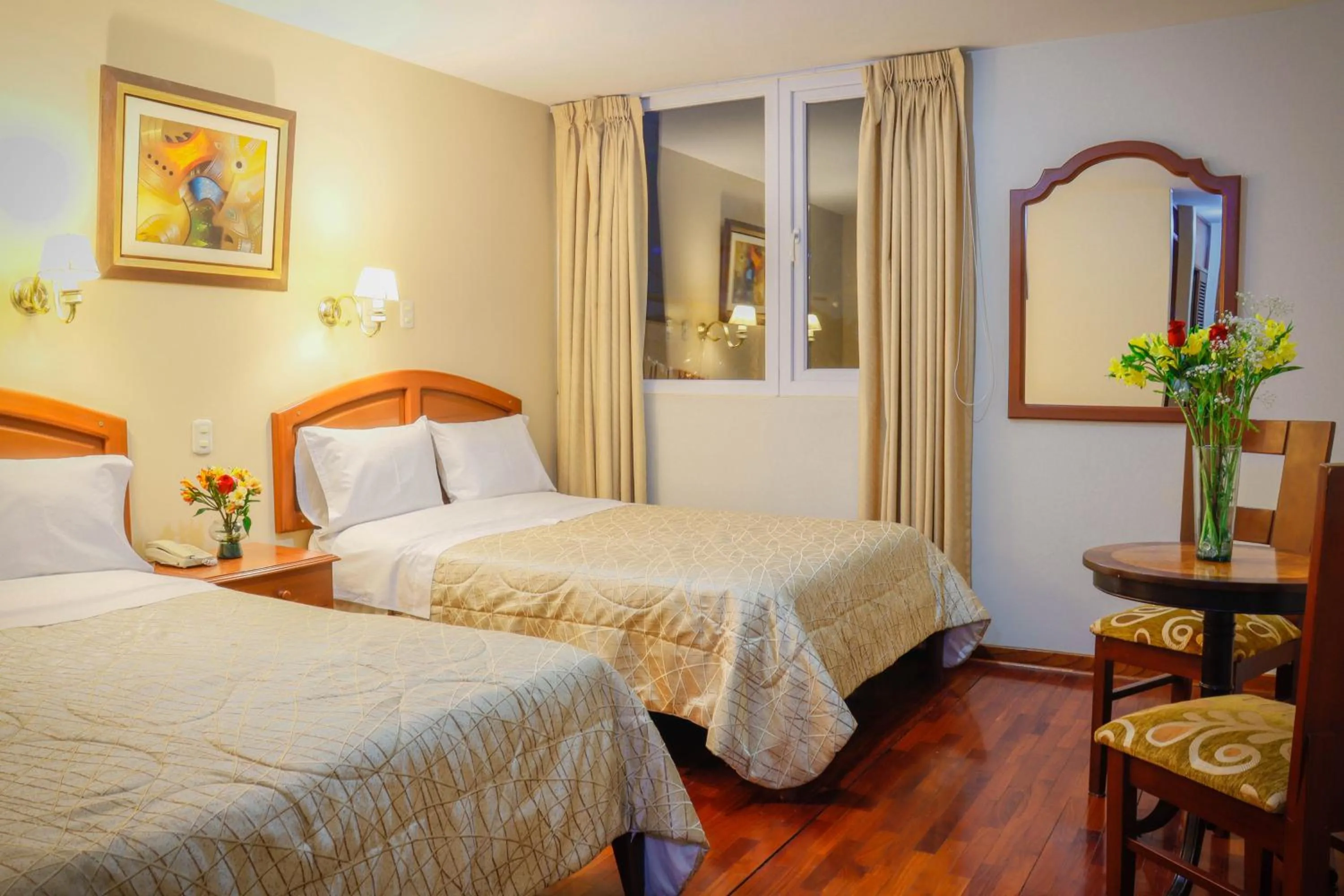 Bed in Hotel Manhattan Inn Airport