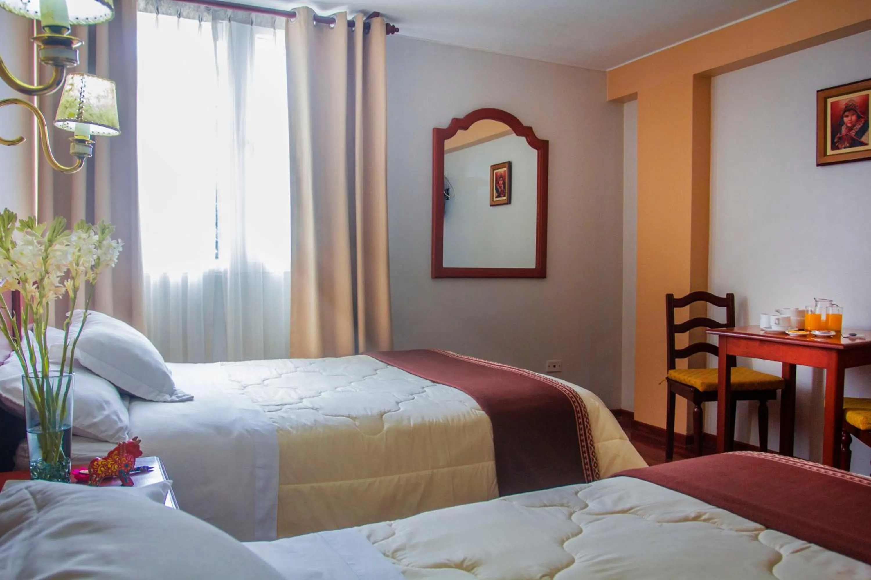 Bed in Hotel Manhattan Inn Airport