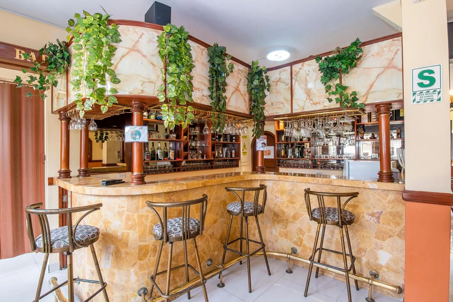 Lounge or bar in Hotel Manhattan Inn Airport