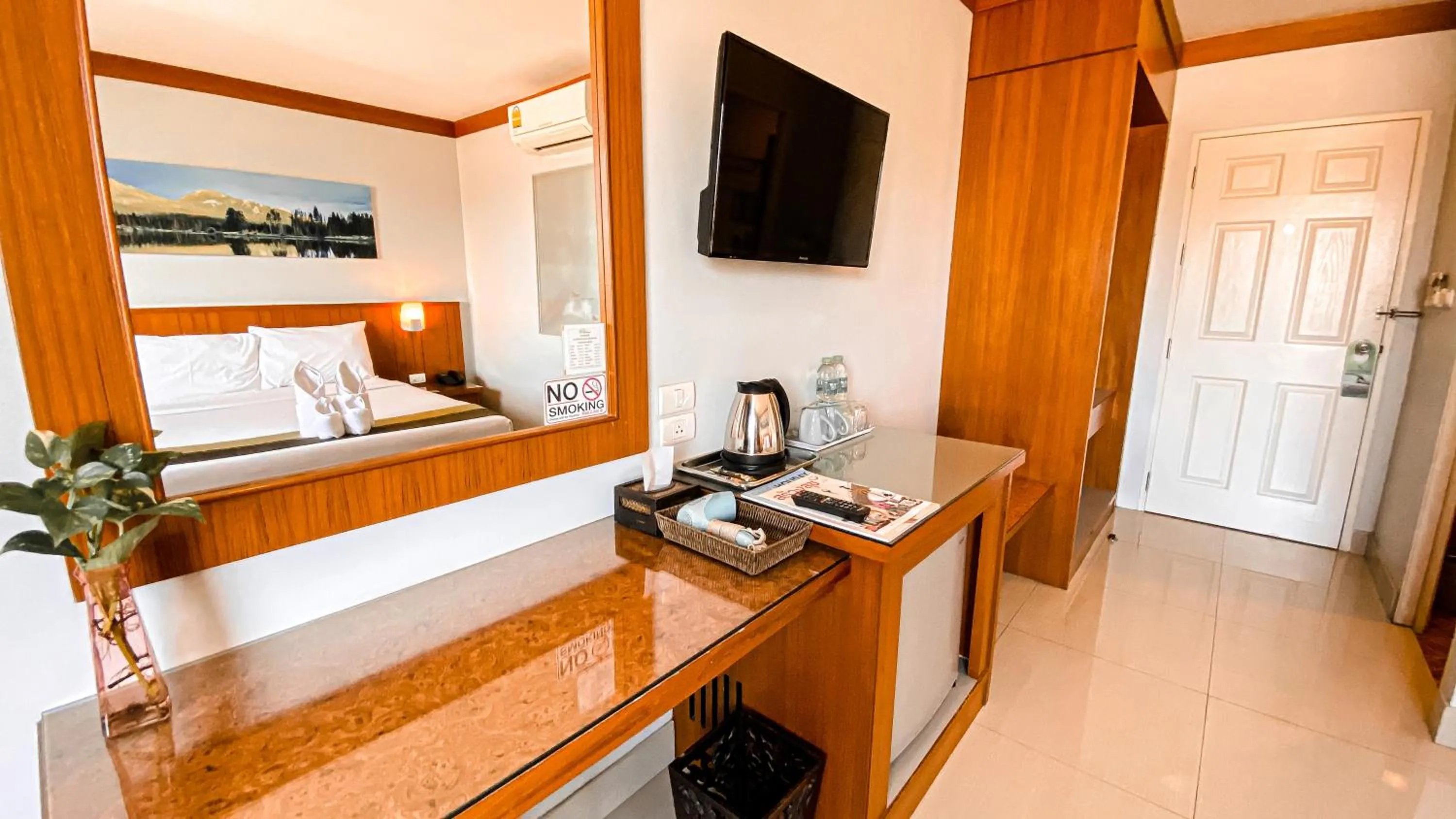 Photo of the whole room, Bed in K2 Hotel @ Airport