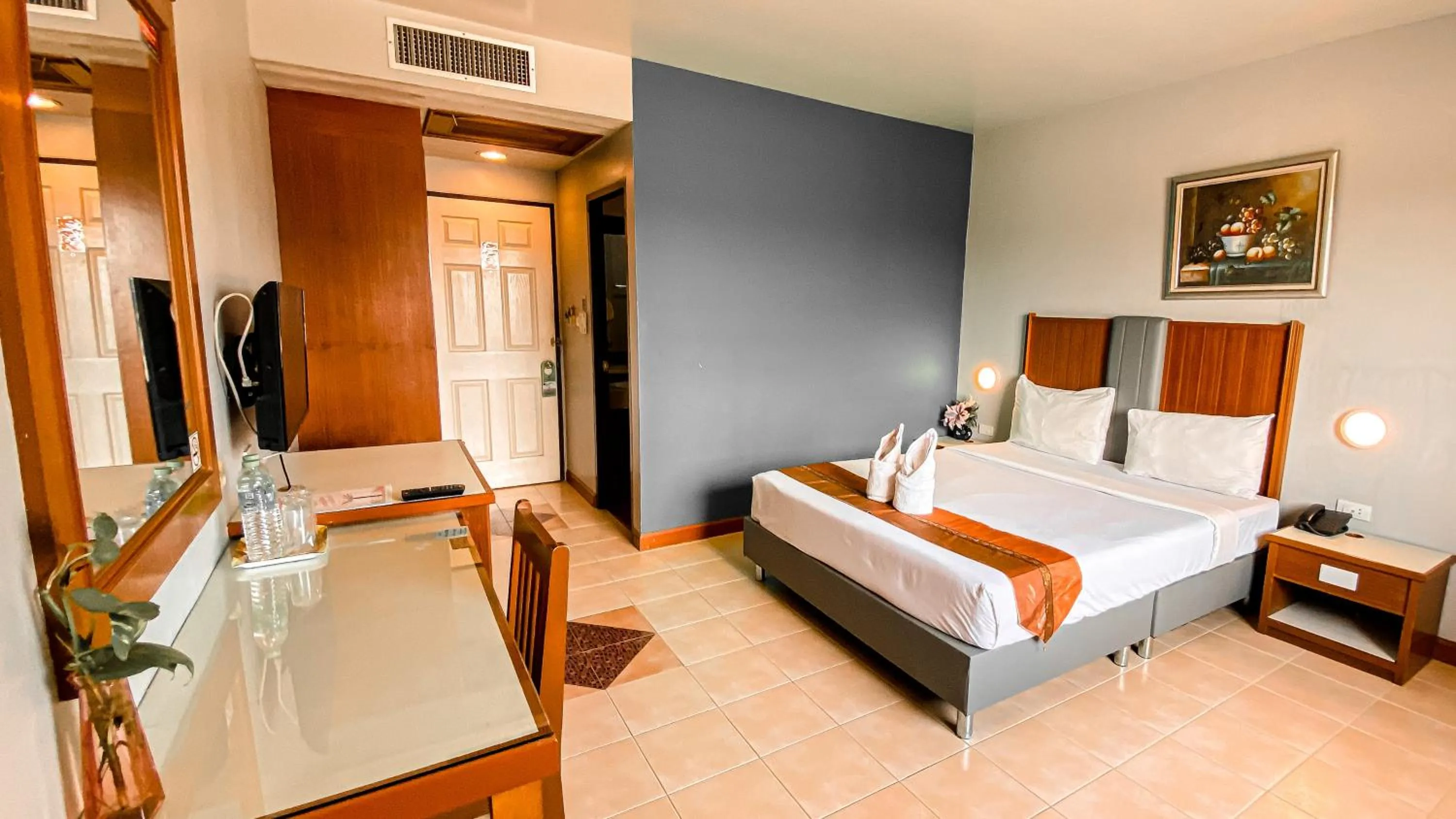 Photo of the whole room, Bed in K2 Hotel @ Airport