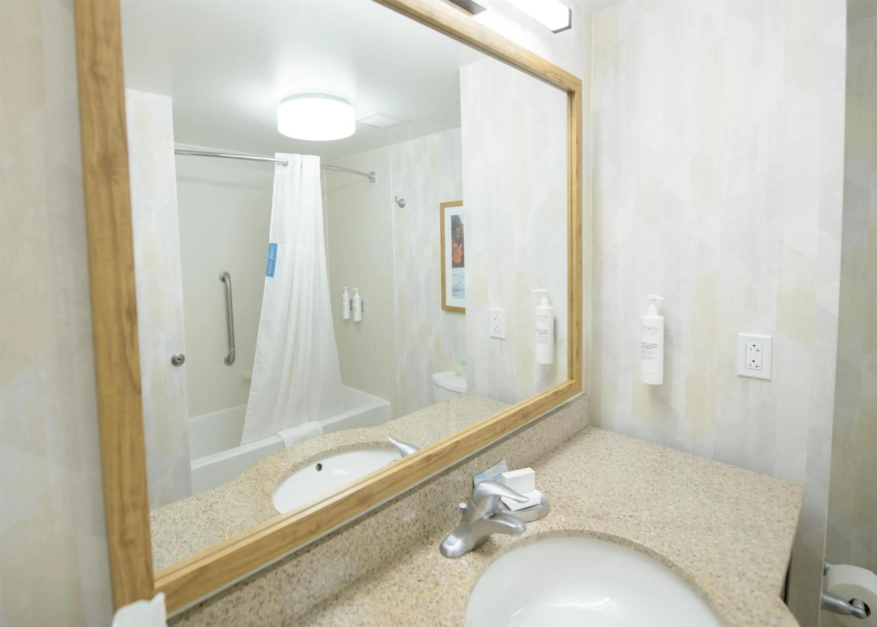 Bathroom in Hampton Inn Presque Isle