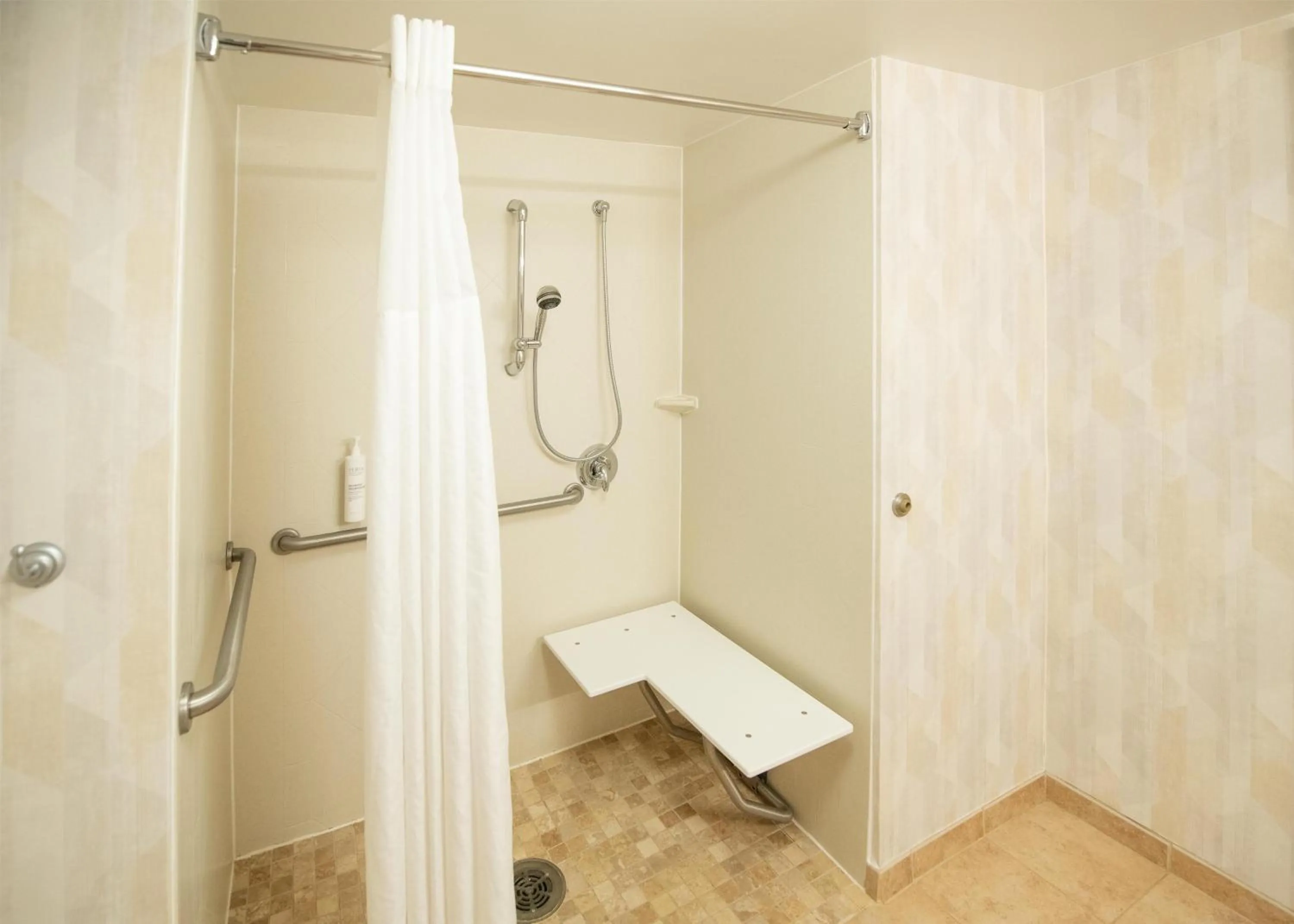 Bathroom in Hampton Inn Presque Isle