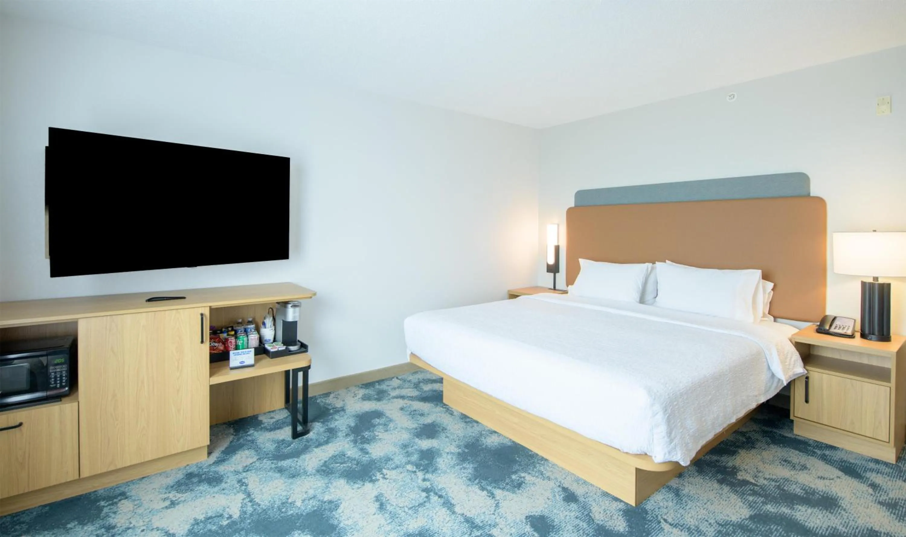 Bed in Hampton Inn Presque Isle