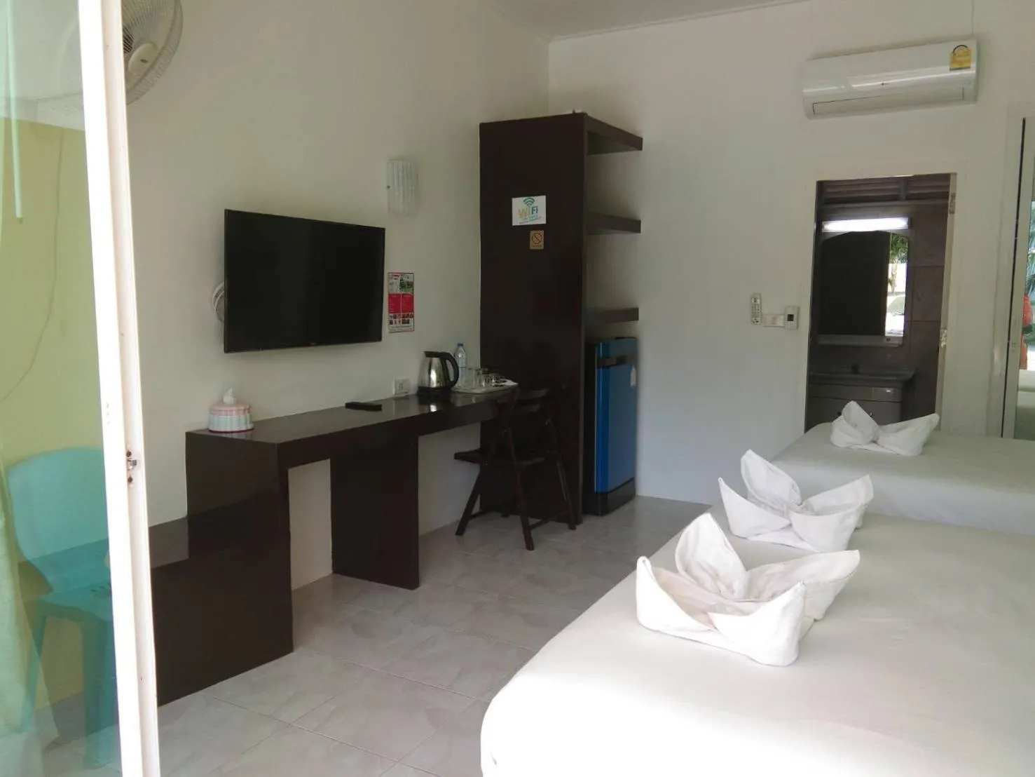 Photo of the whole room, Bed in Thipburee Resort