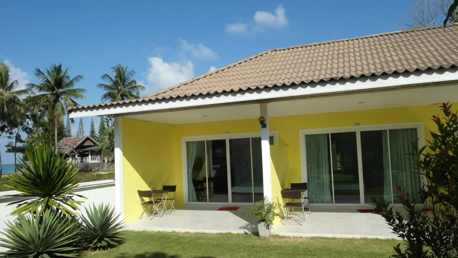 Property building in Thipburee Resort
