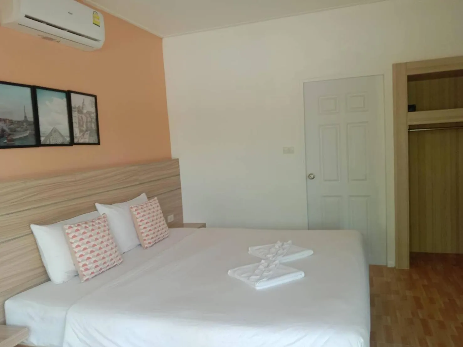 Bed in Thipburee Resort