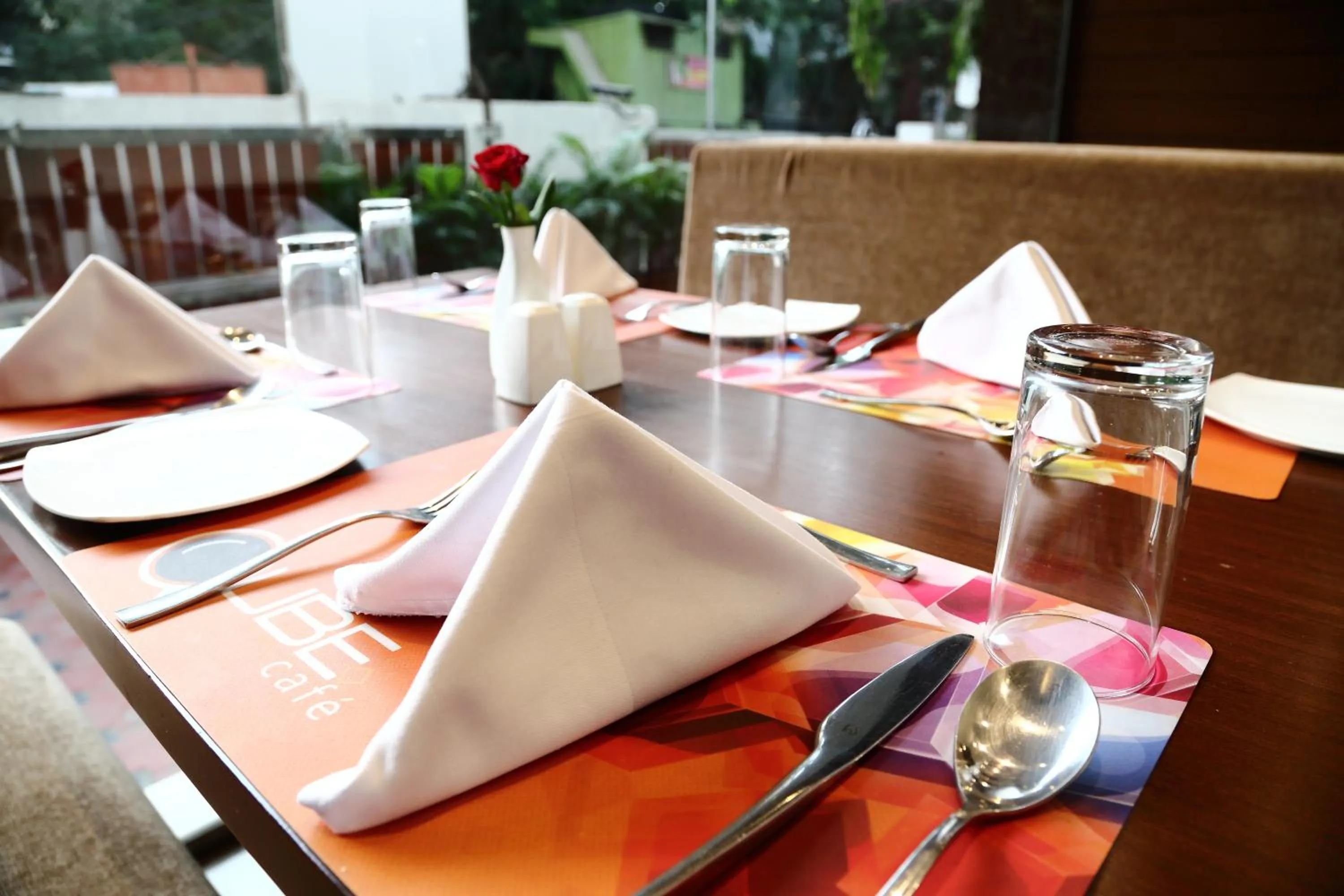 Restaurant/places to eat in The Altruist Business Hotel Andheri