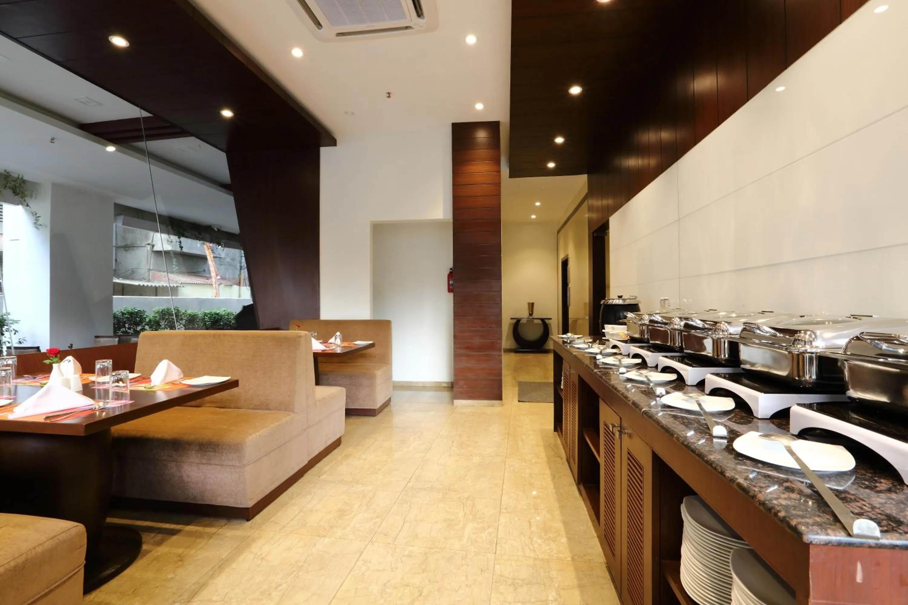 Restaurant/places to eat in The Altruist Business Hotel Andheri