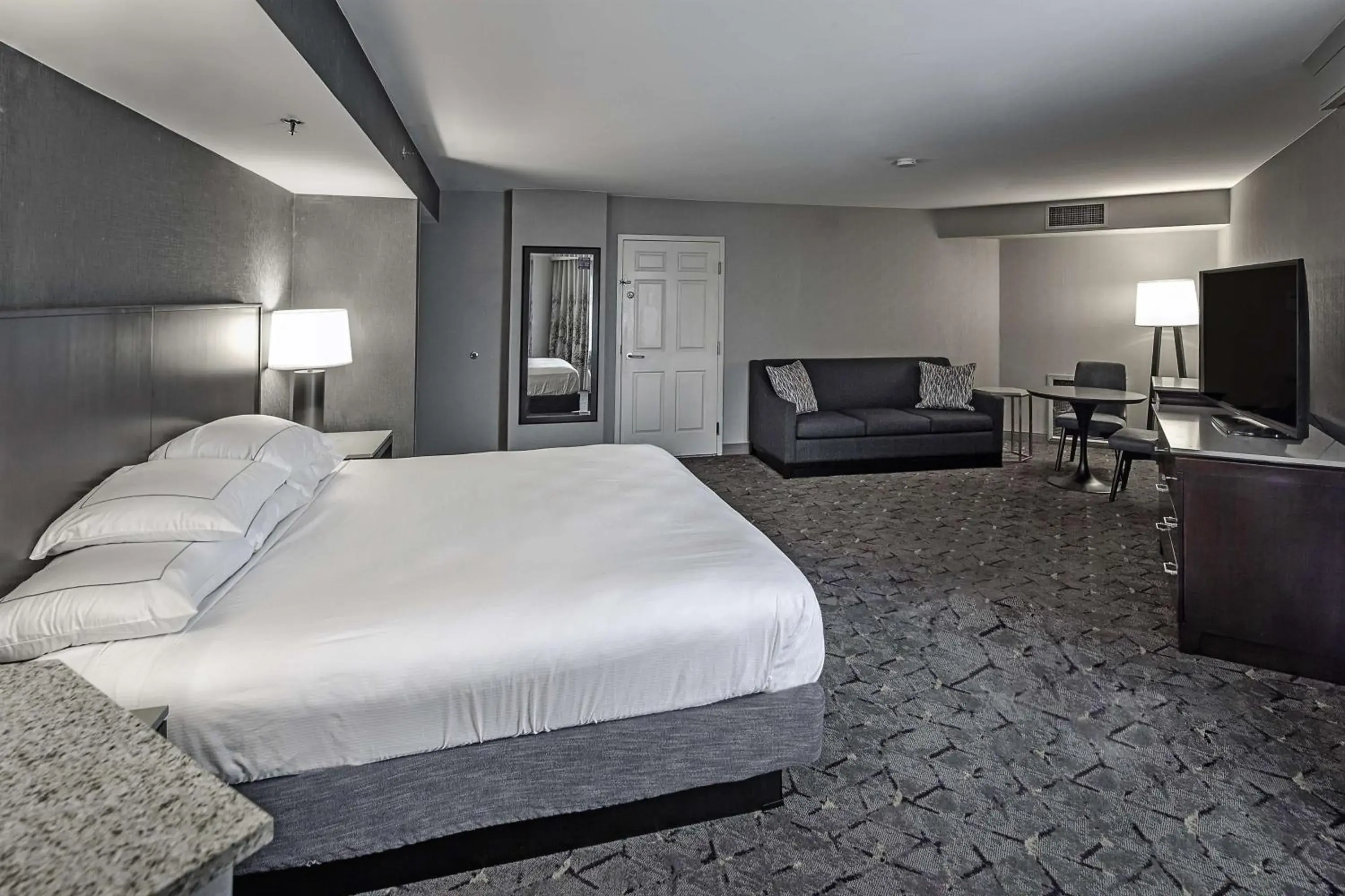 Corner Suite in DoubleTree by Hilton Modesto Corner Suite in DoubleTree by Hilton Modesto