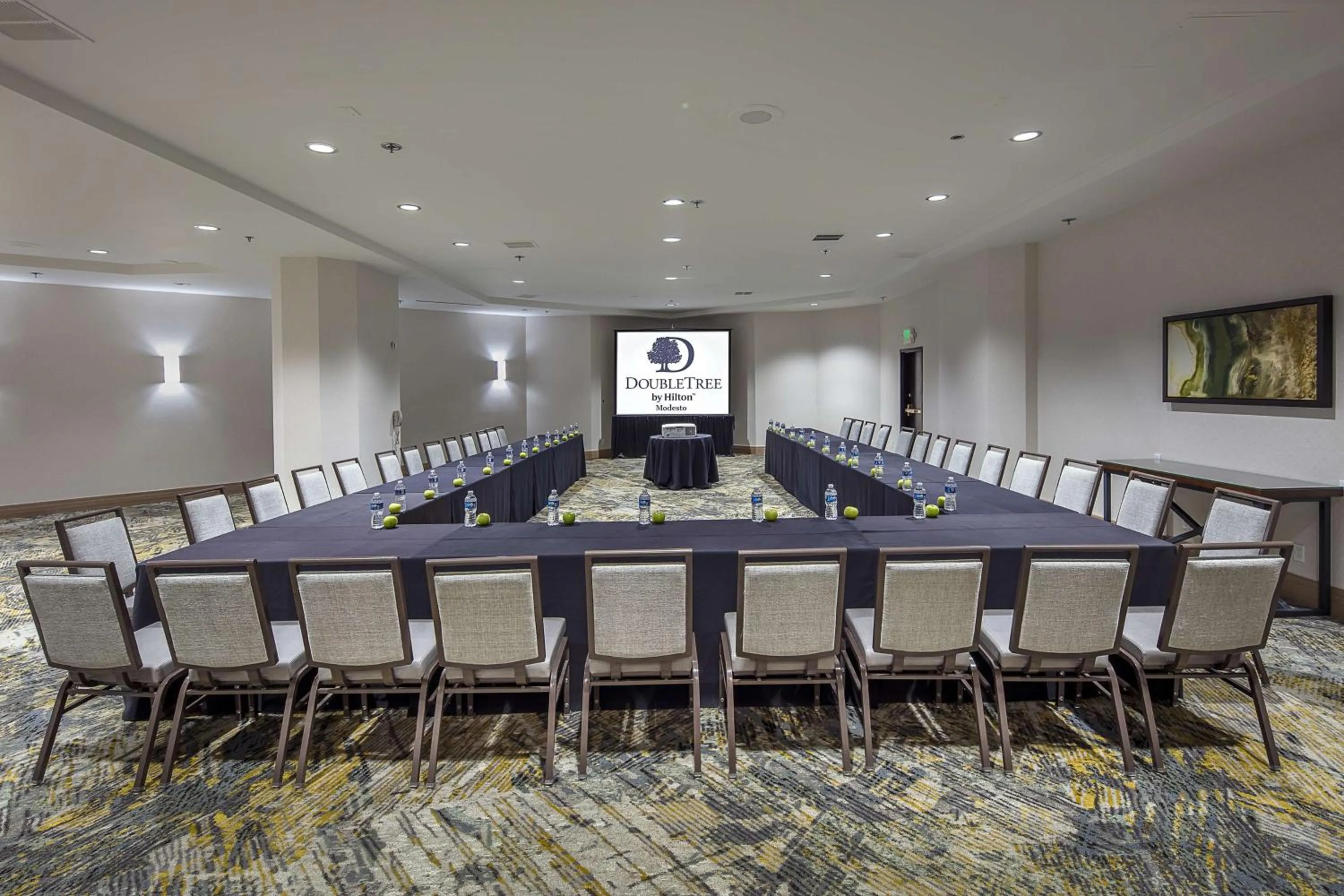 Meeting/conference room in DoubleTree by Hilton Modesto