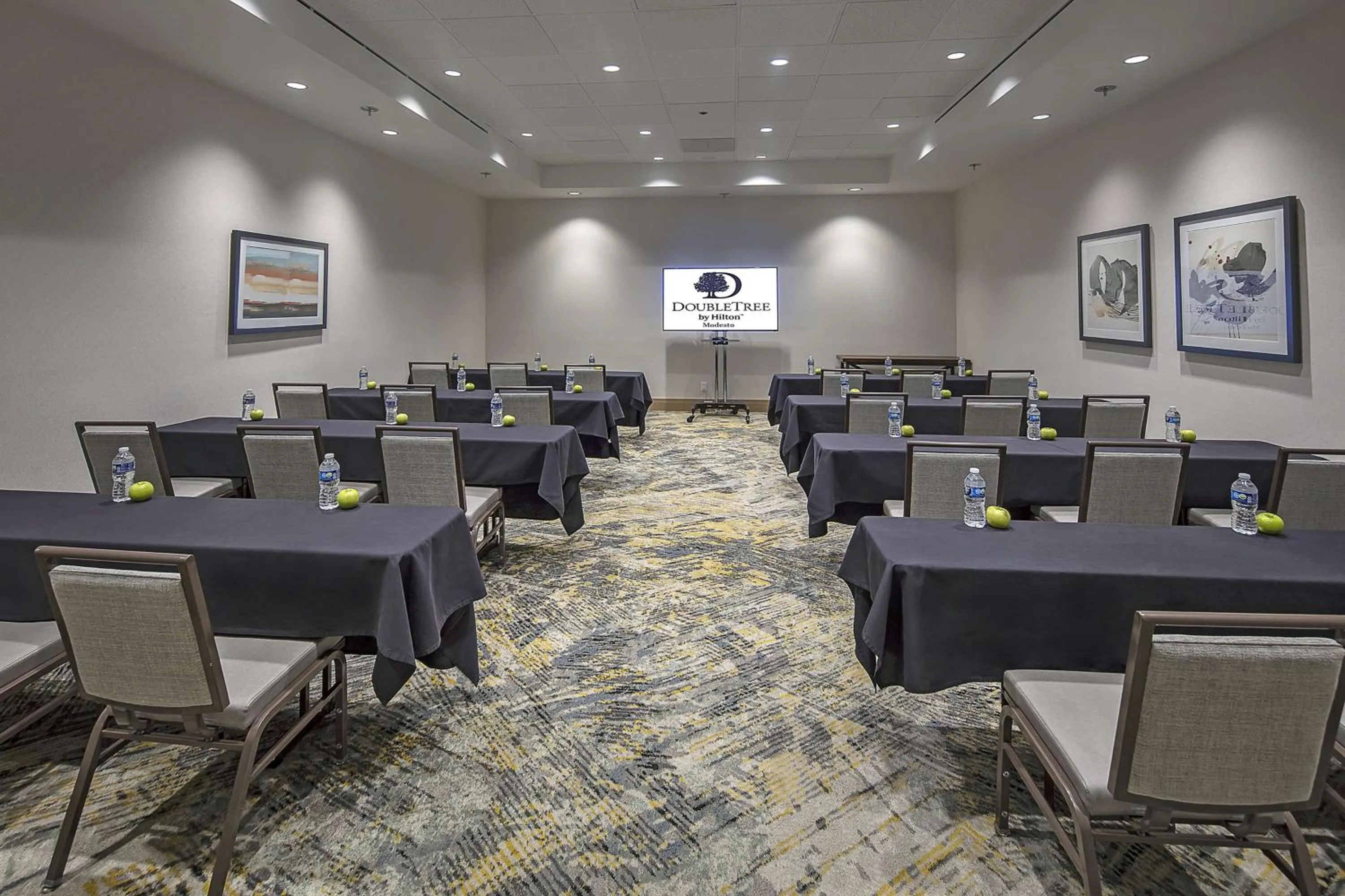 Meeting/conference room in DoubleTree by Hilton Modesto