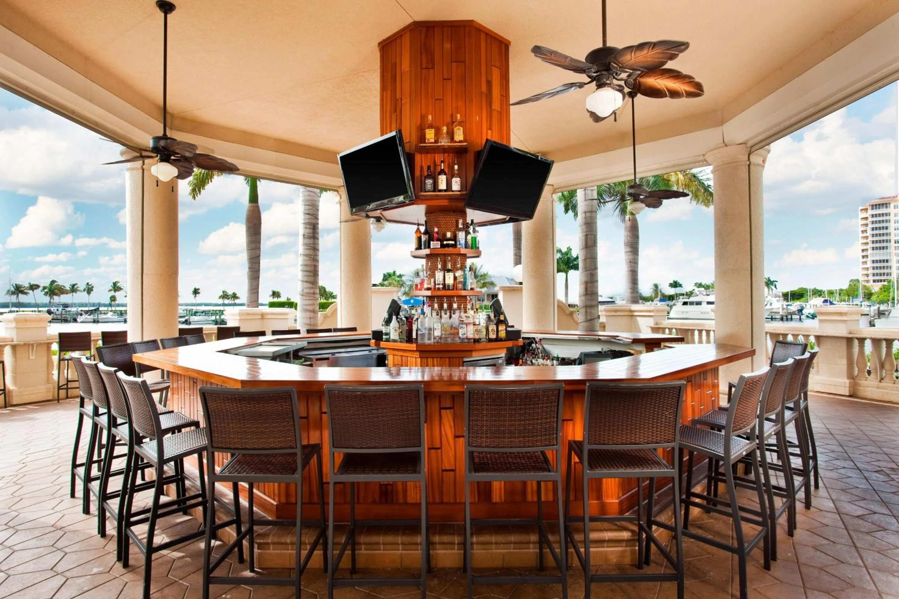 Lounge or bar in The Westin Cape Coral Resort at Marina Village