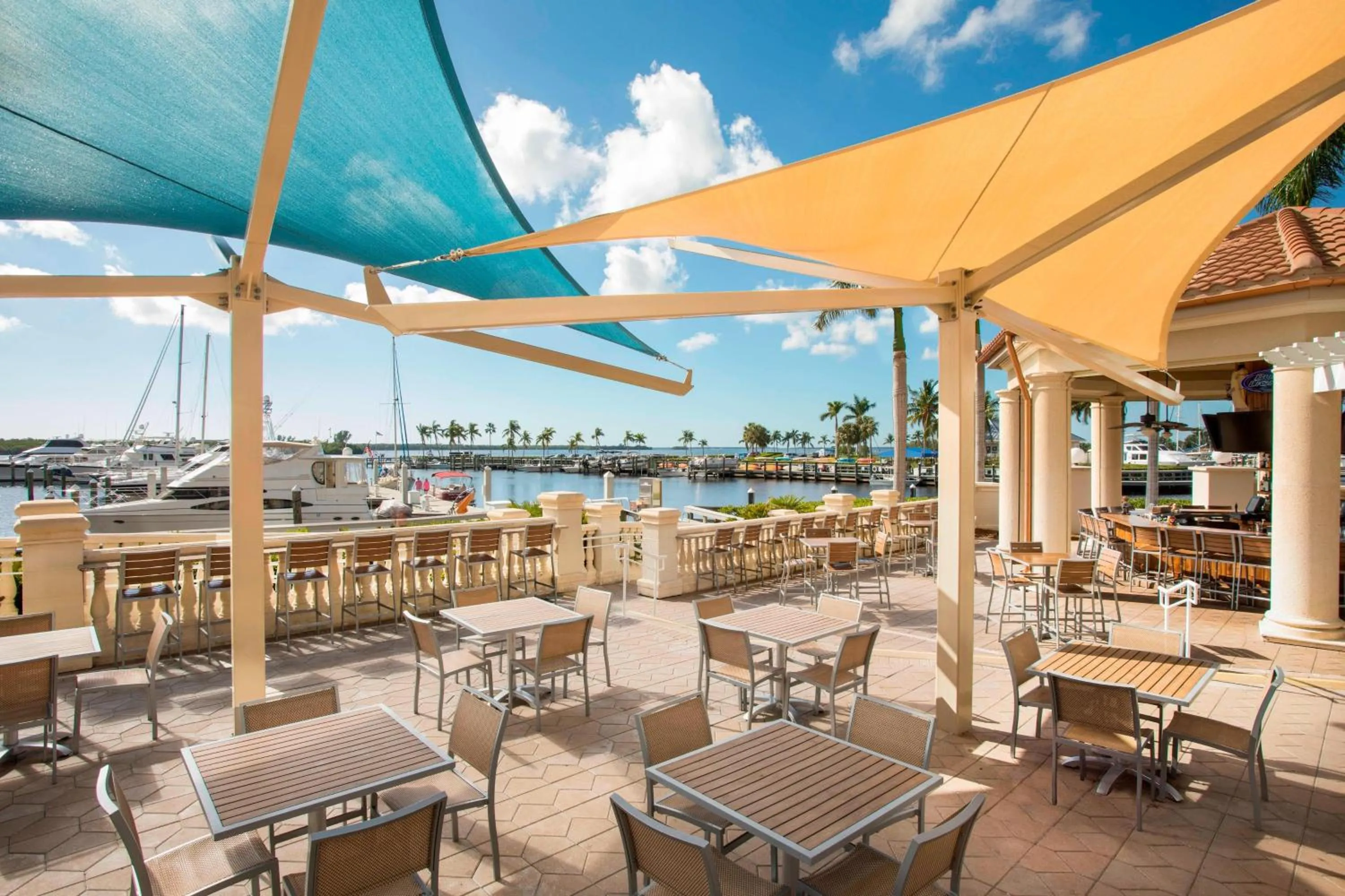 Lounge or bar in The Westin Cape Coral Resort at Marina Village