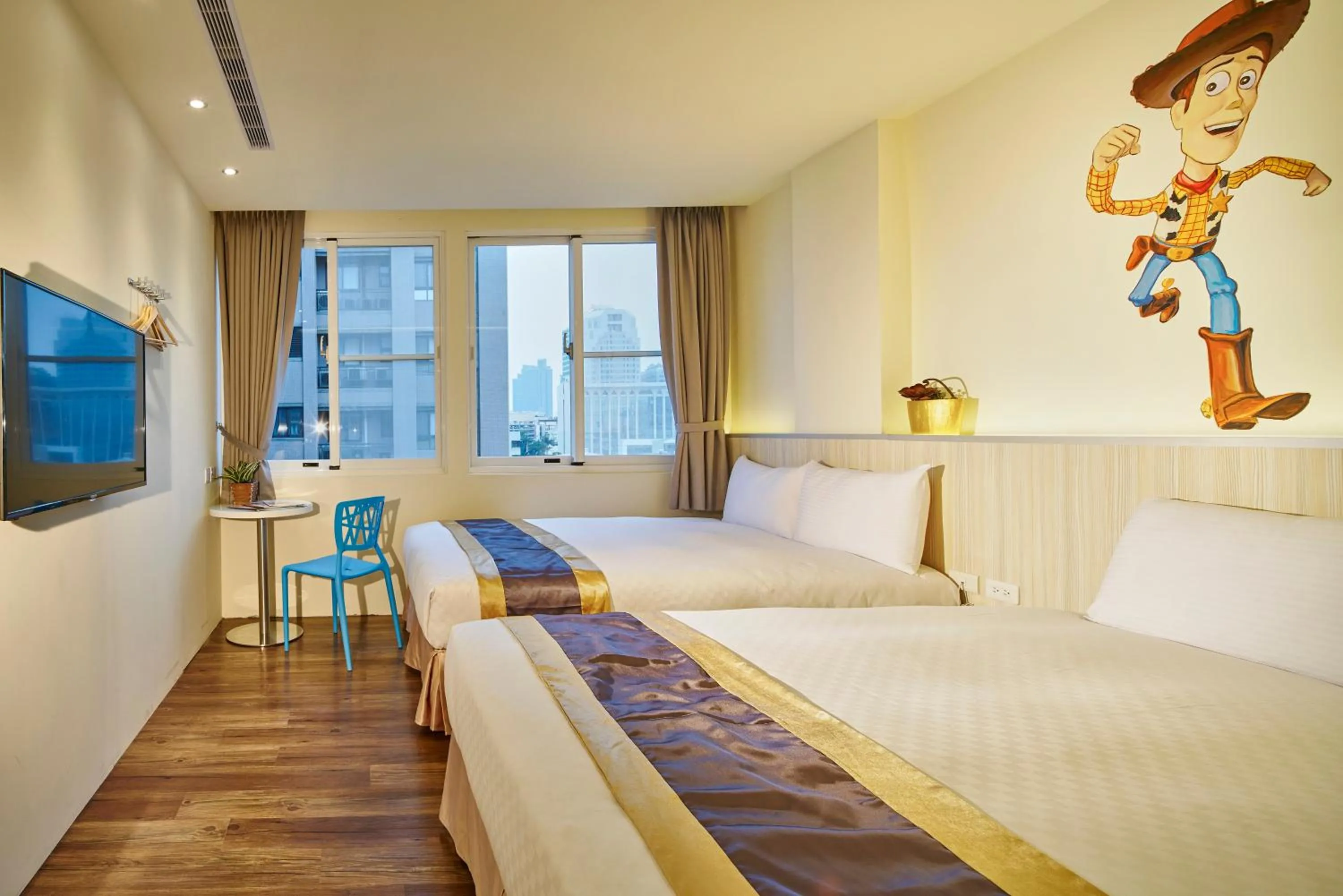 Photo of the whole room, Bed in M Hotel