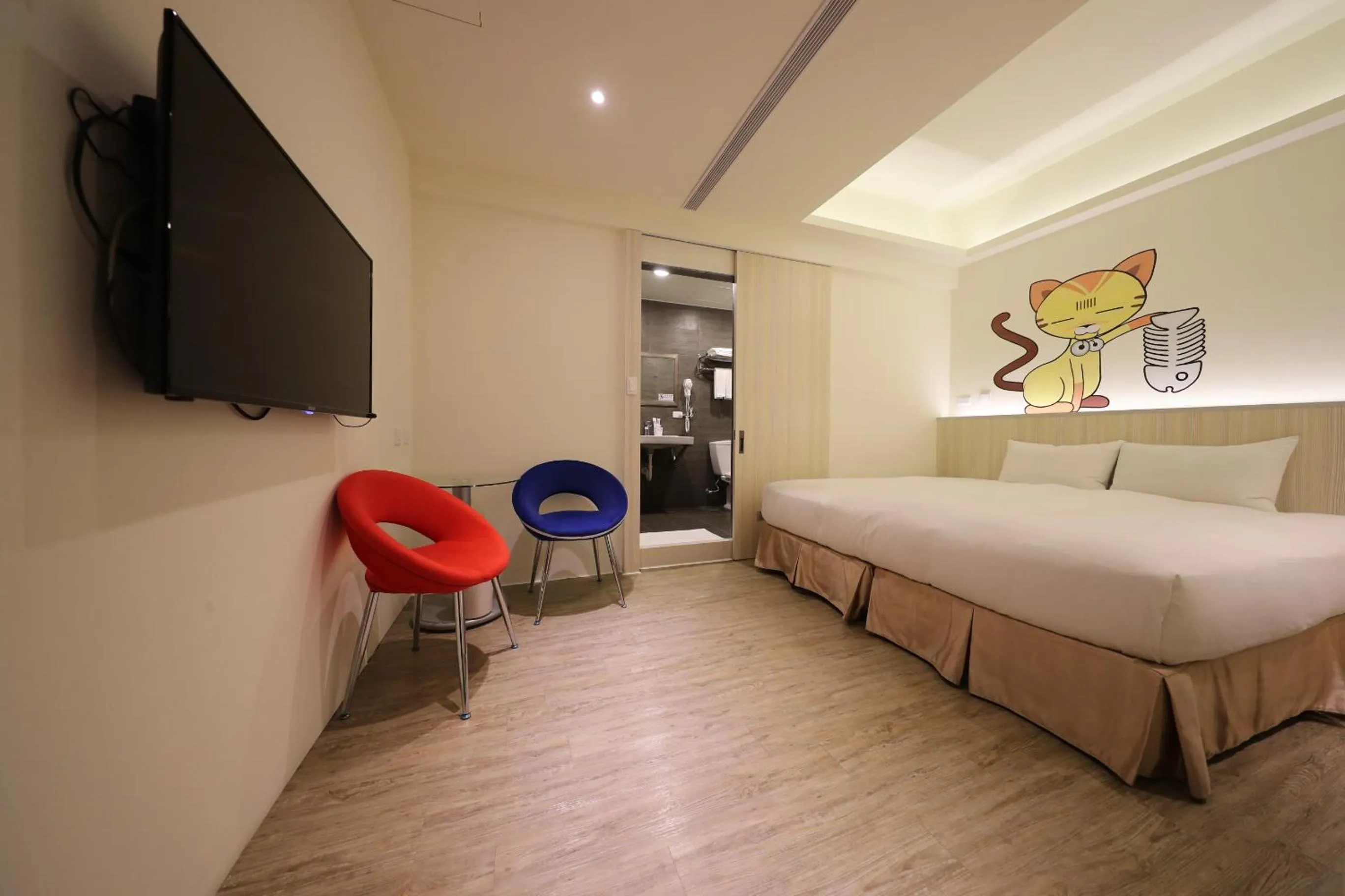 Photo of the whole room, Bed in M Hotel