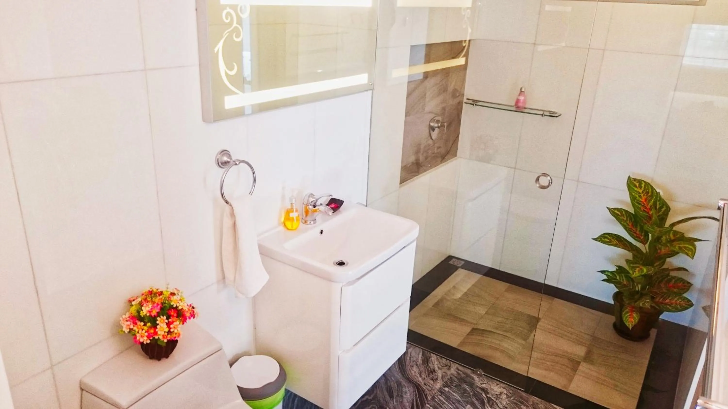 Shower in Viengping Mansion