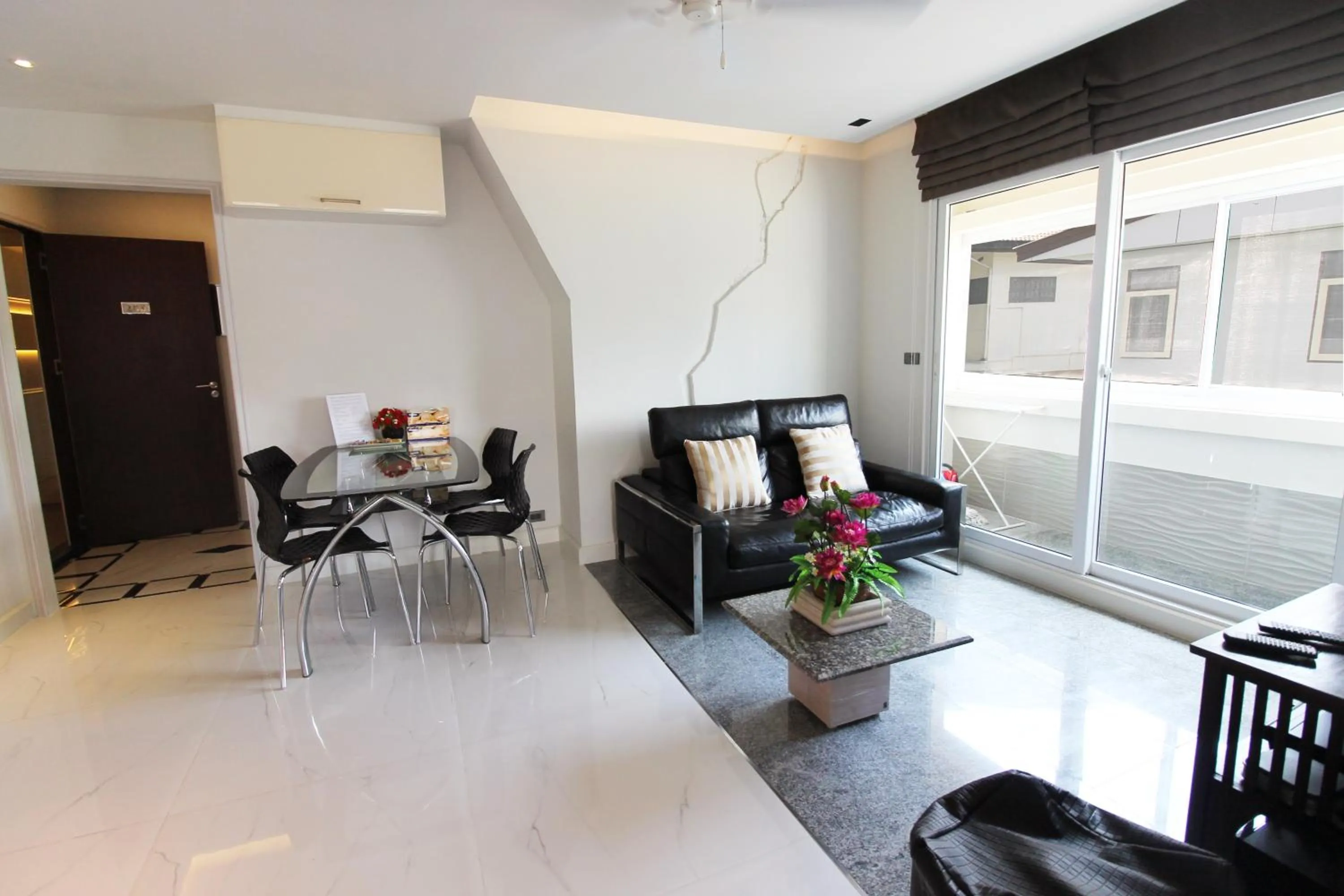 Seating area in Viengping Mansion