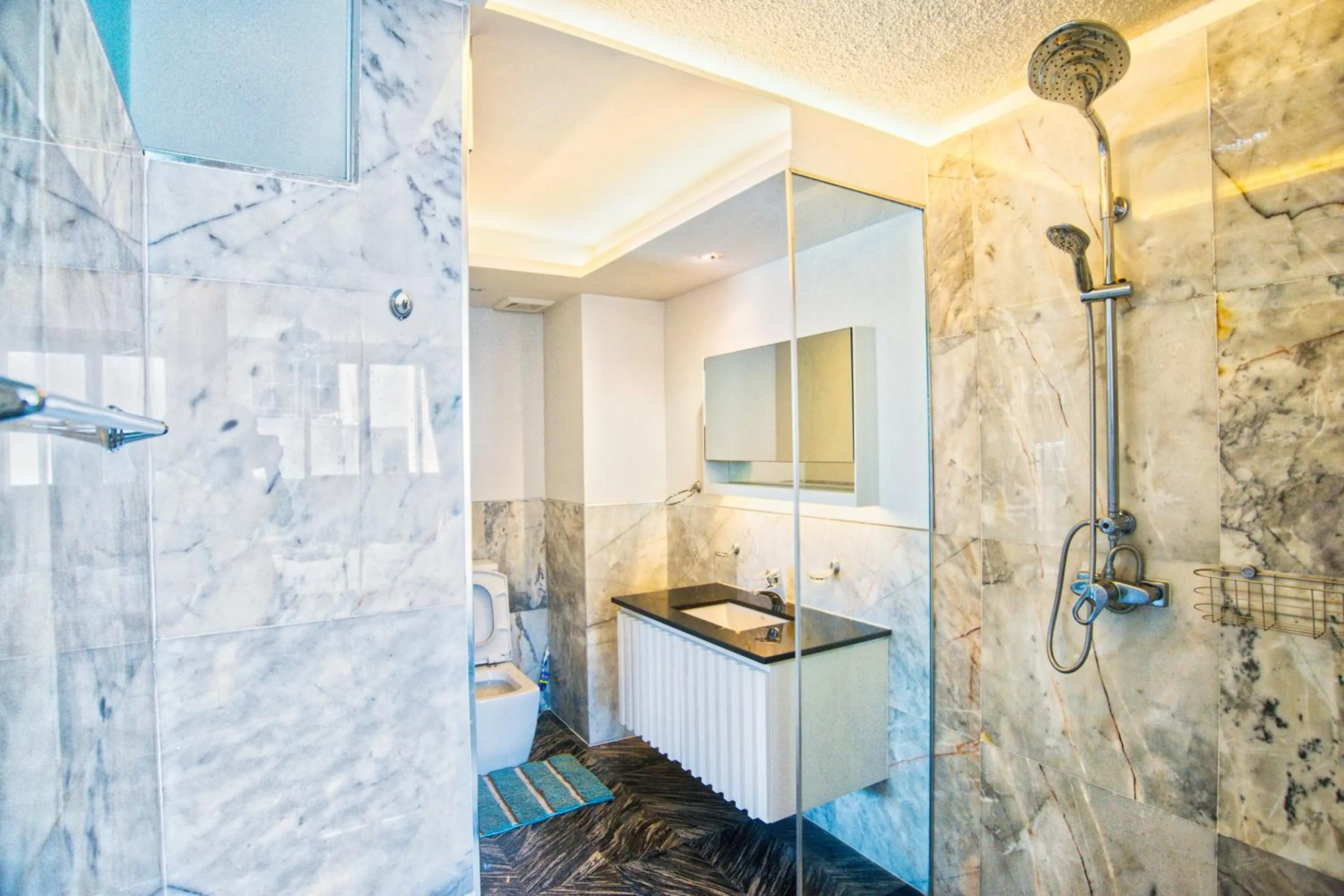 Shower in Viengping Mansion