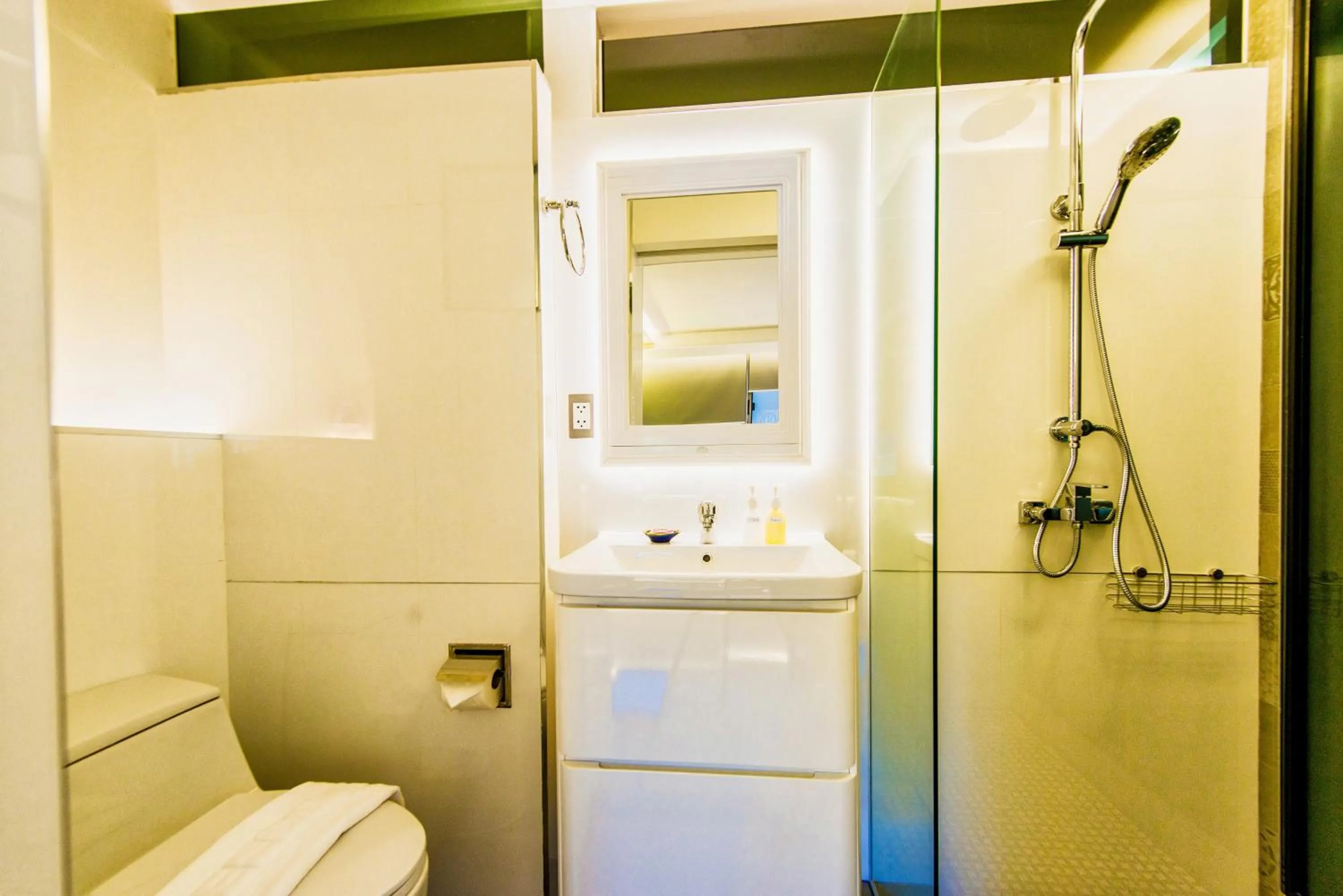 Shower in Viengping Mansion