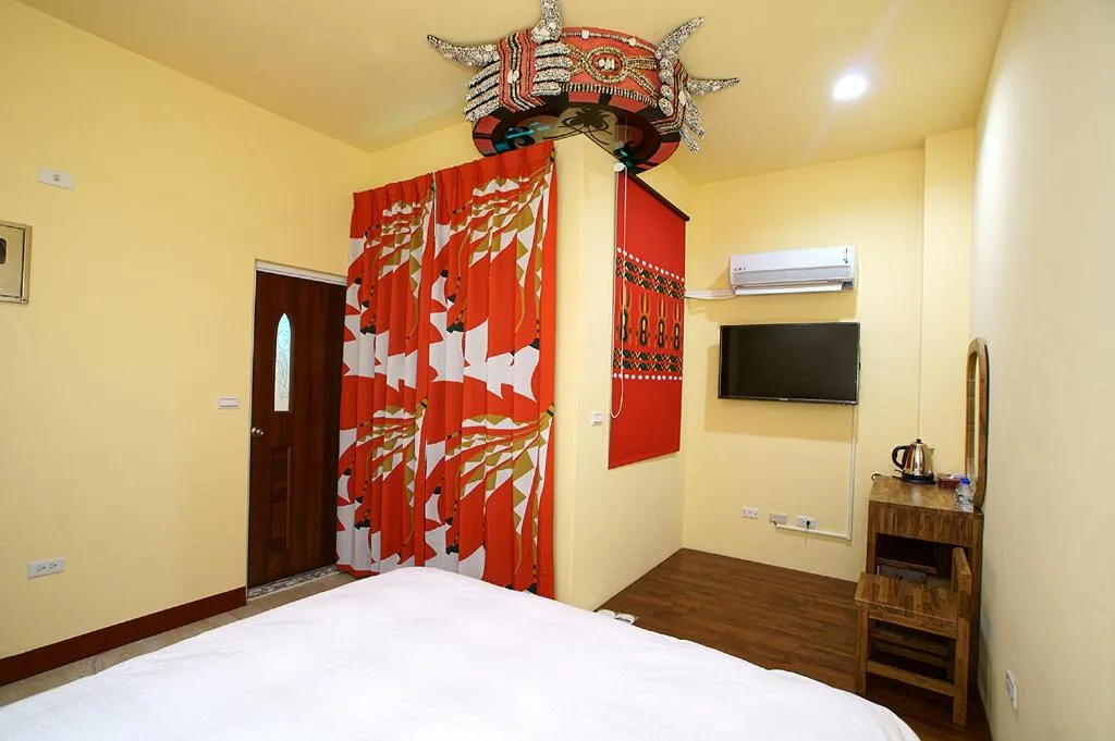 Photo of the whole room, Bed in Makabahi B&B