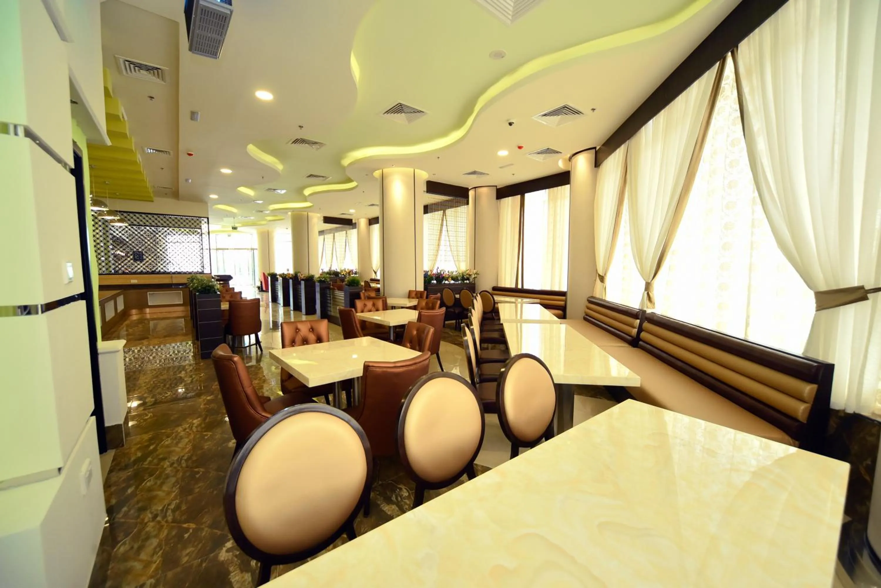 Restaurant/places to eat in Alain Hotel Ajman