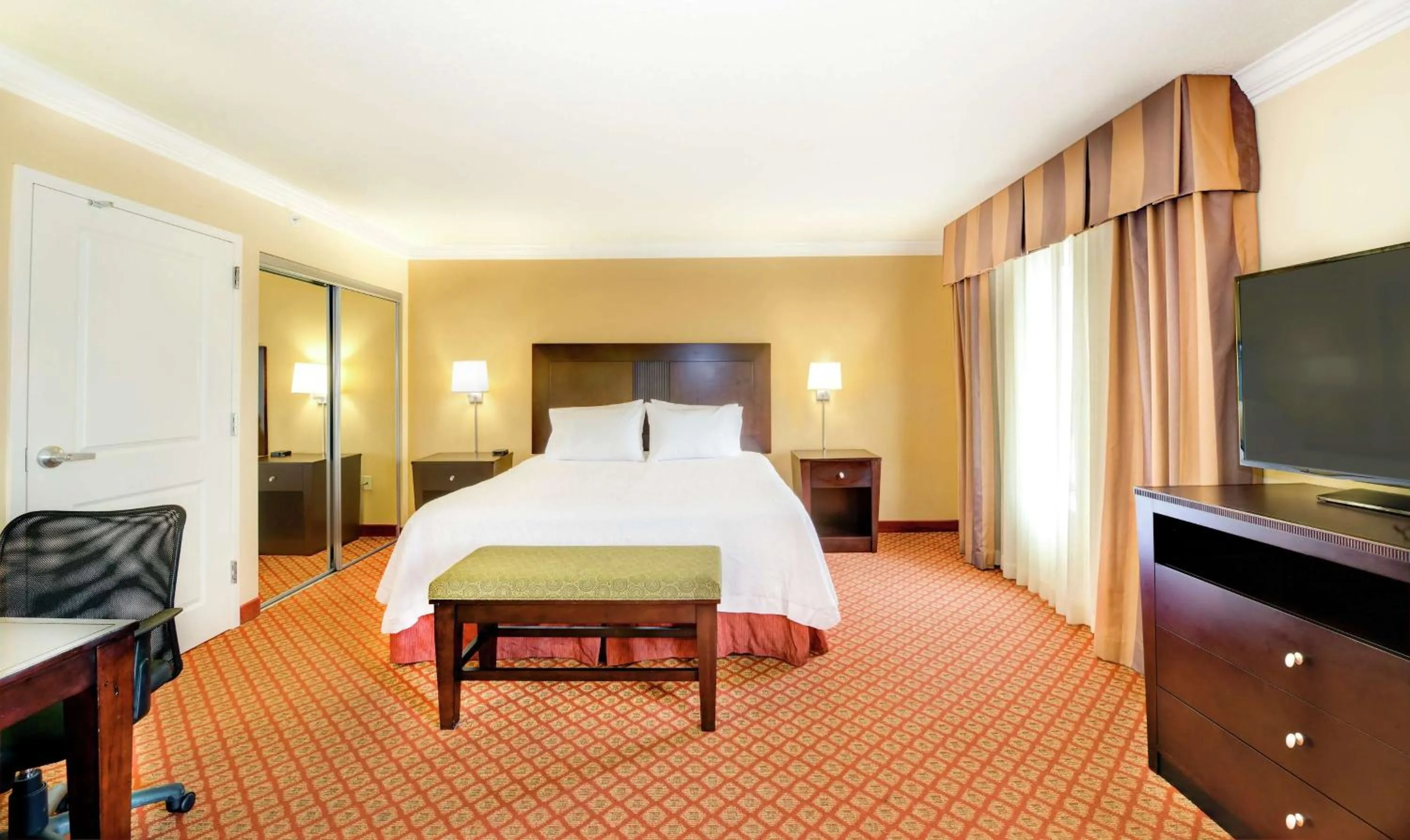 Bedroom, Bed in Hampton Inn & Suites Scottsboro