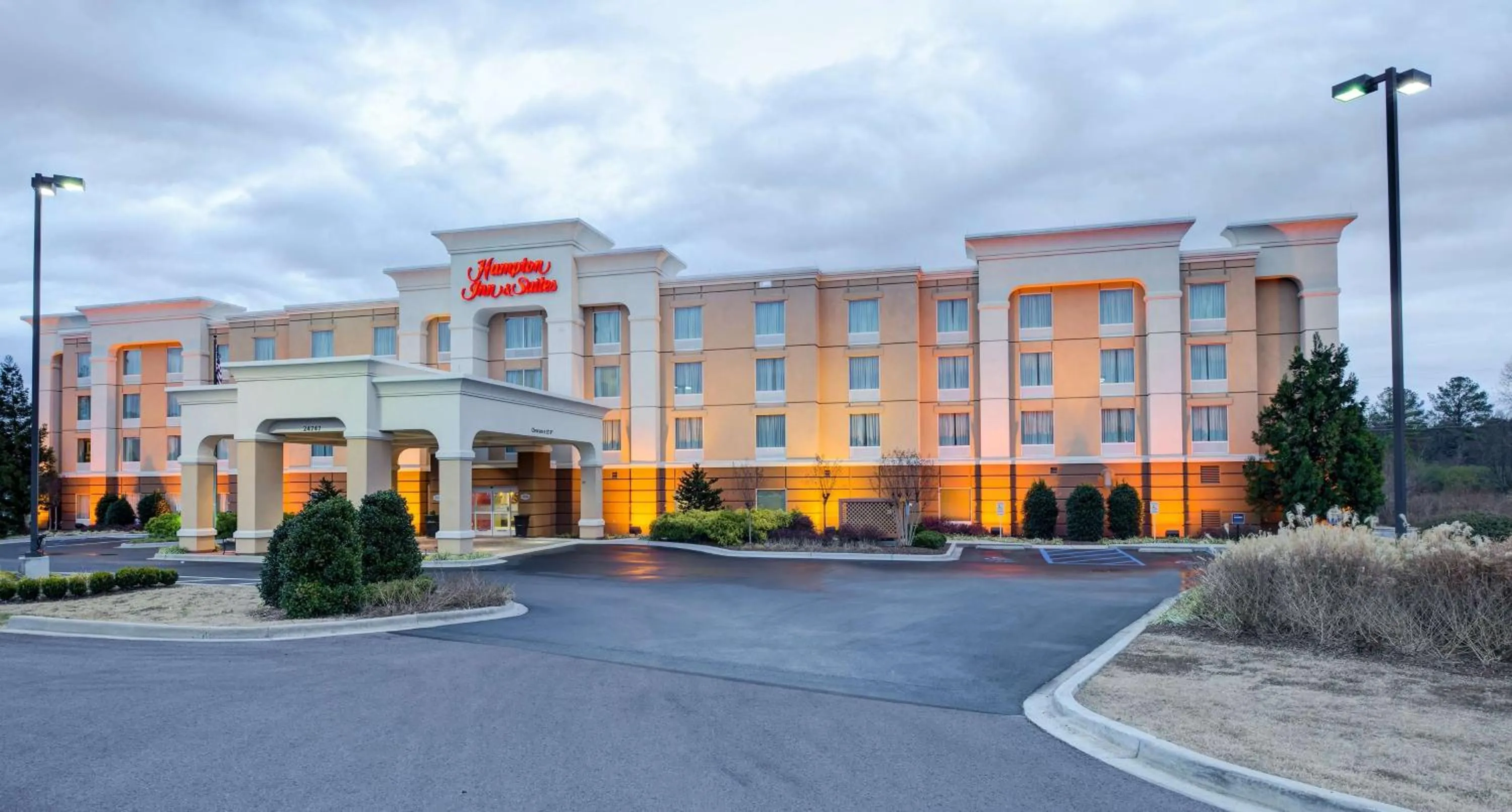 Property building in Hampton Inn & Suites Scottsboro
