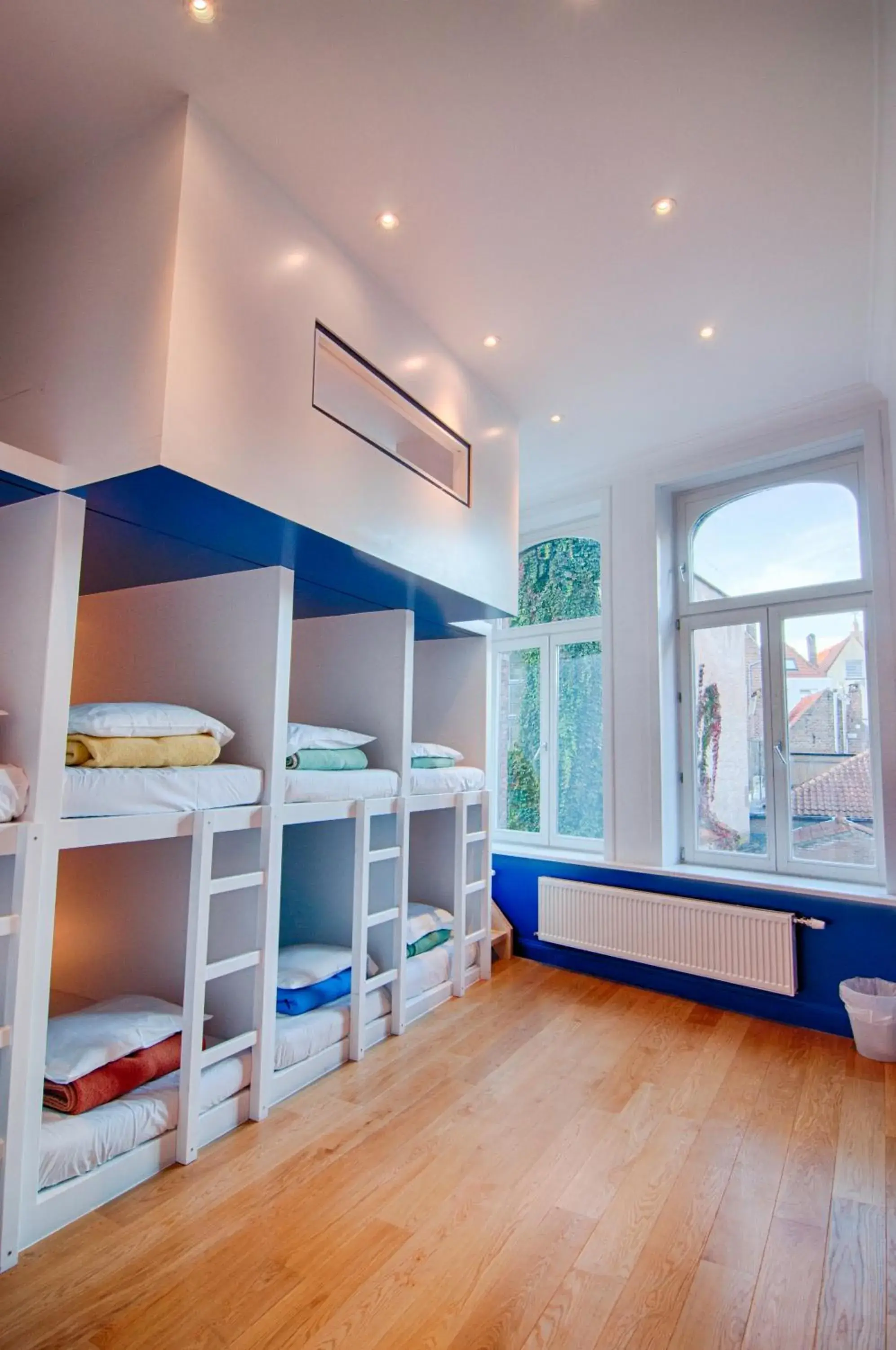 Bed in 10-Bed Mixed Dormitory Room in Hostel Lybeer Bruges Bed in 10-Bed Mixed Dormitory Room in Hostel Lybeer Bruges