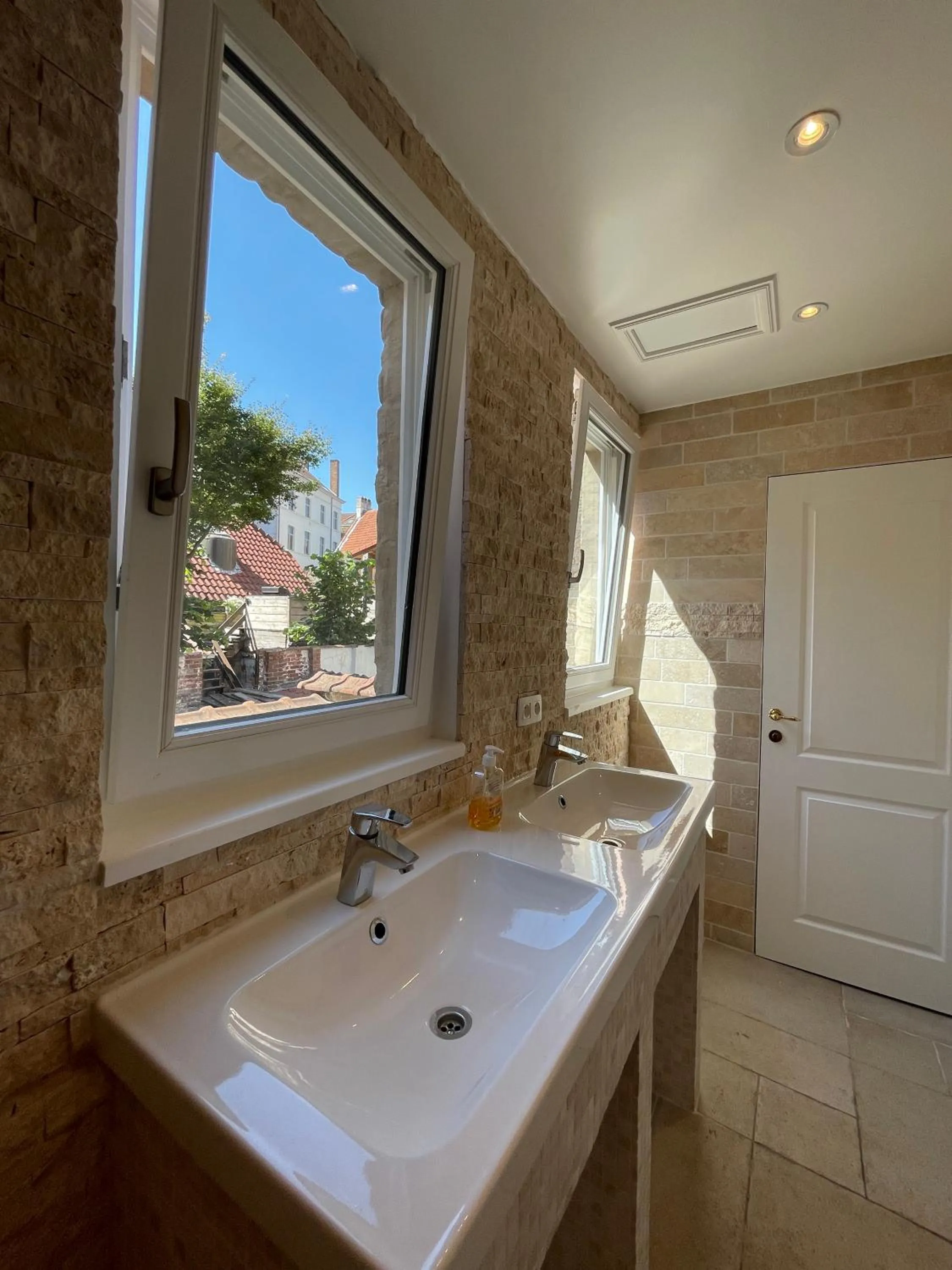 Bathroom in Hostel Lybeer Bruges