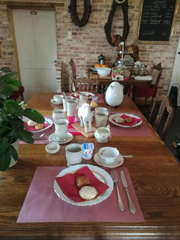 Continental breakfast in De Blauwe Maaten