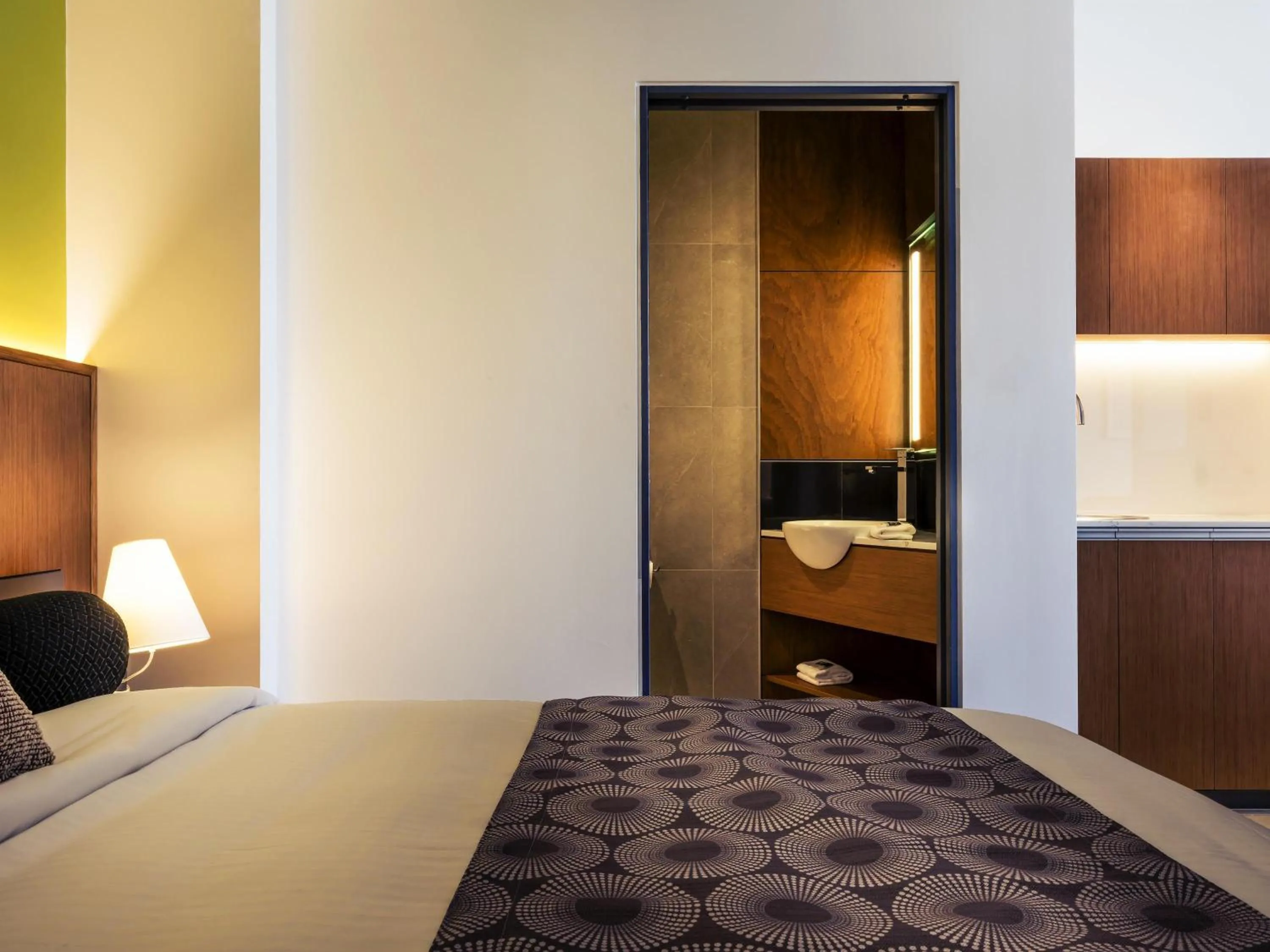 Bedroom, Bed in Mercure Sydney Liverpool