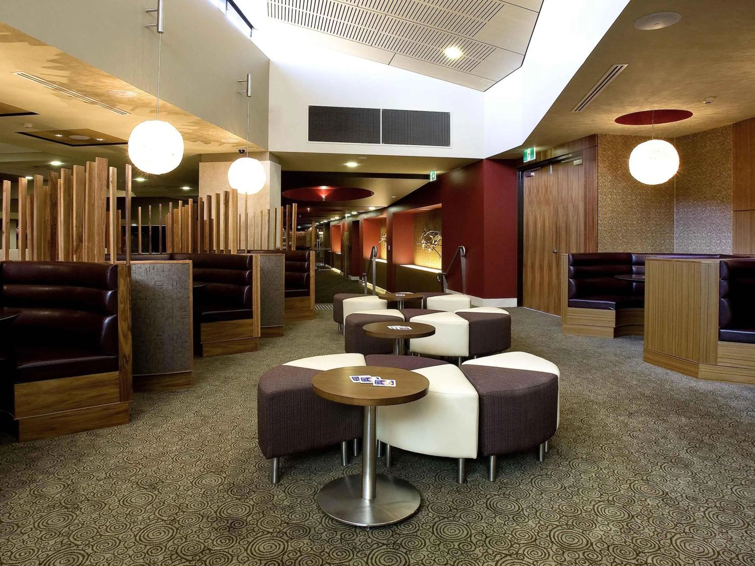 Lounge or bar in Mercure Sydney Liverpool
