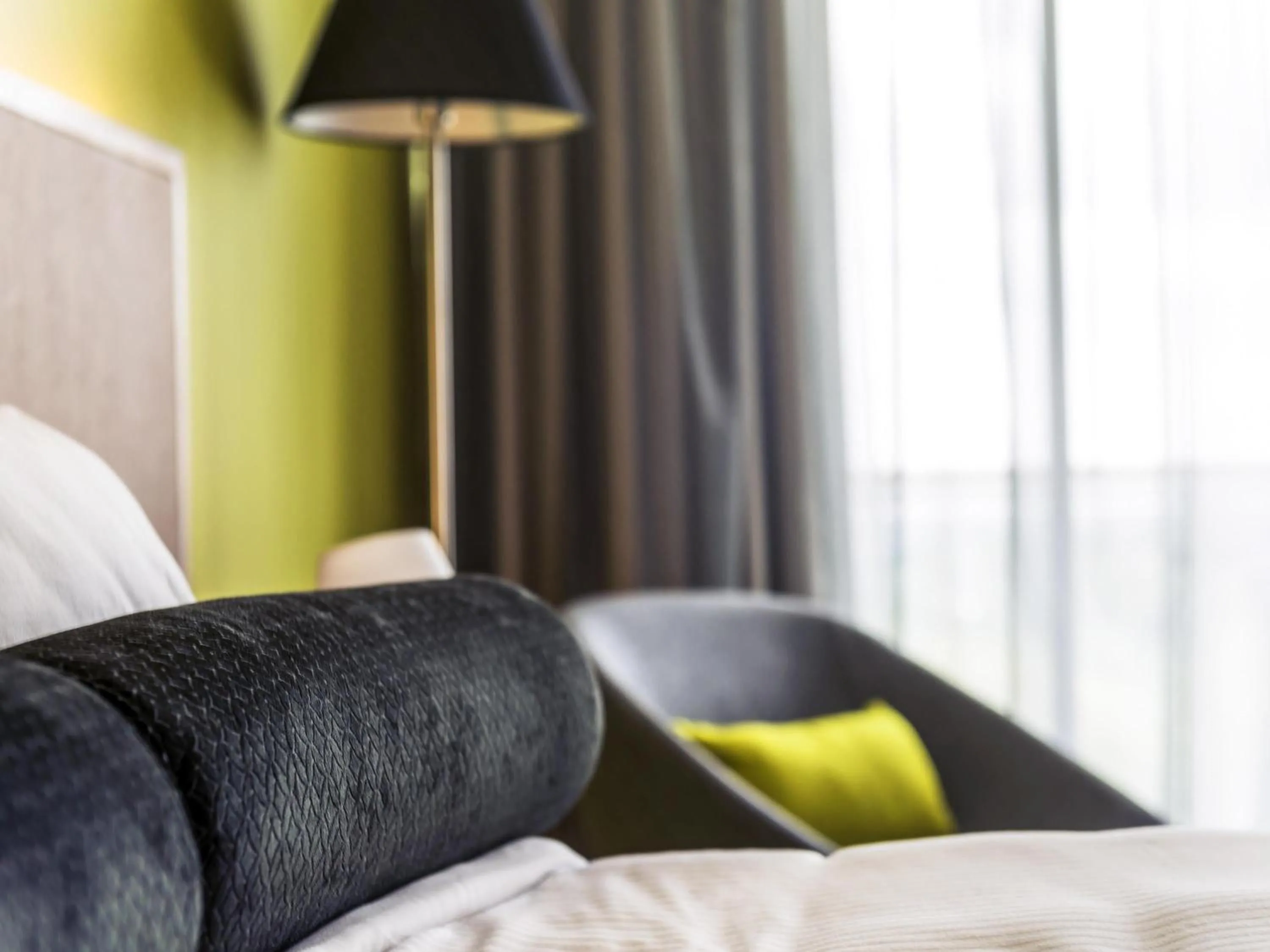 Bedroom, Bed in Mercure Sydney Liverpool