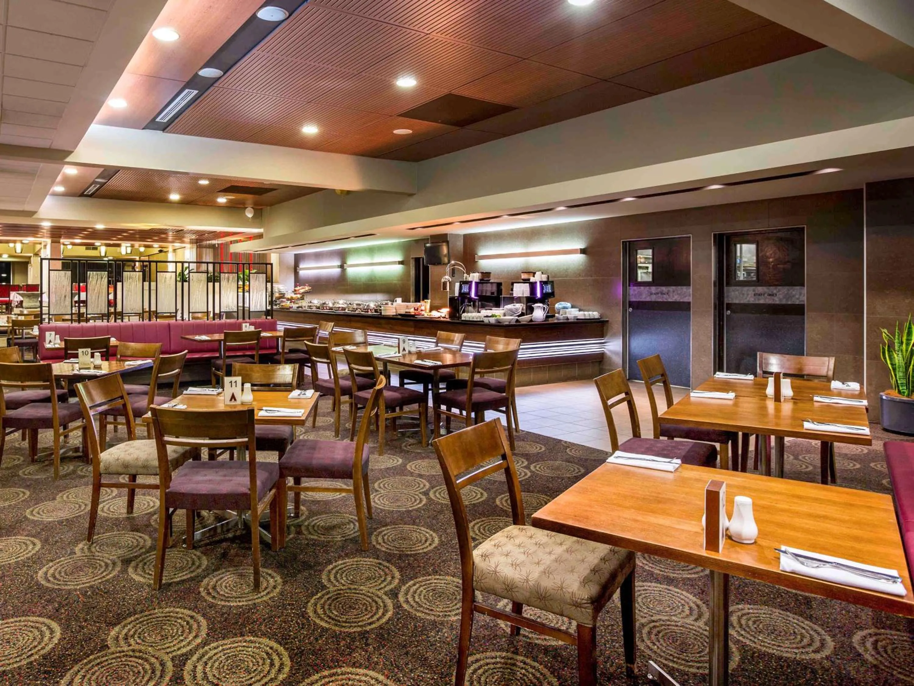 Restaurant/places to eat in Mercure Sydney Liverpool