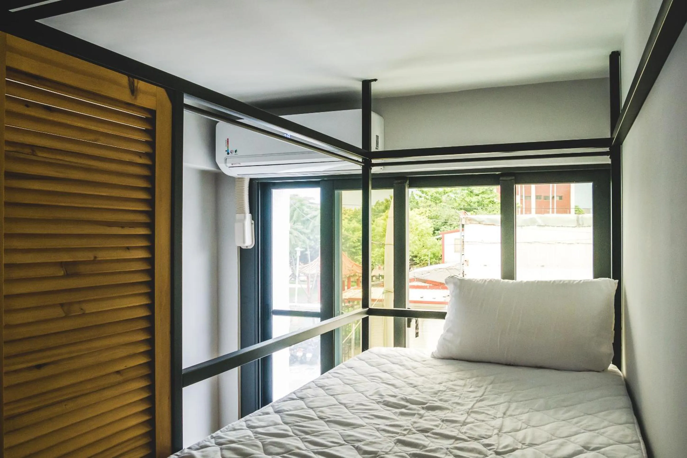 bunk bed, Bed in World Inn 窩二樓小客棧民宿