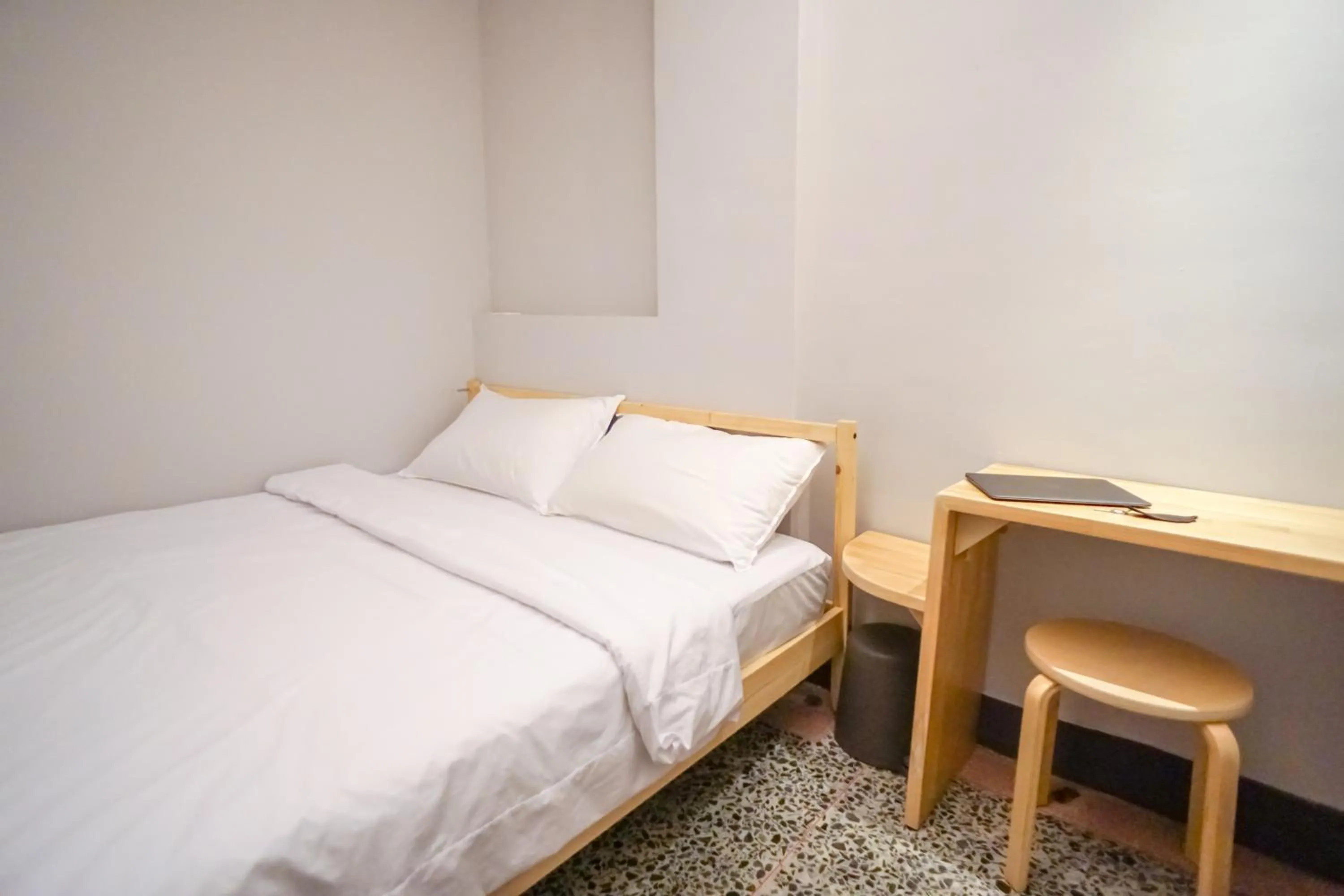 Bedroom, Bed in World Inn 窩二樓小客棧民宿