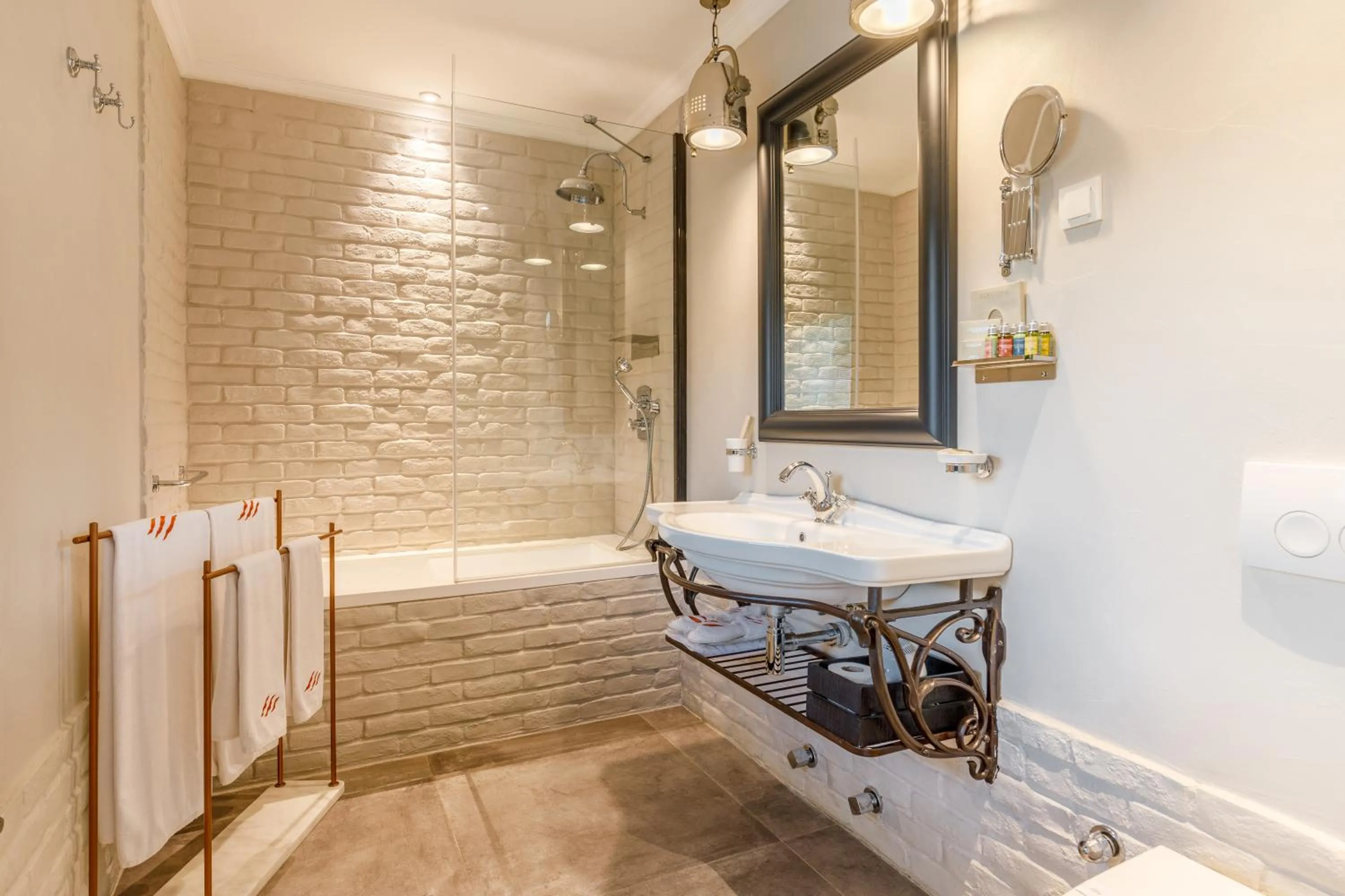 Shower in Alacatı Port Ladera Hotel - Adult Only