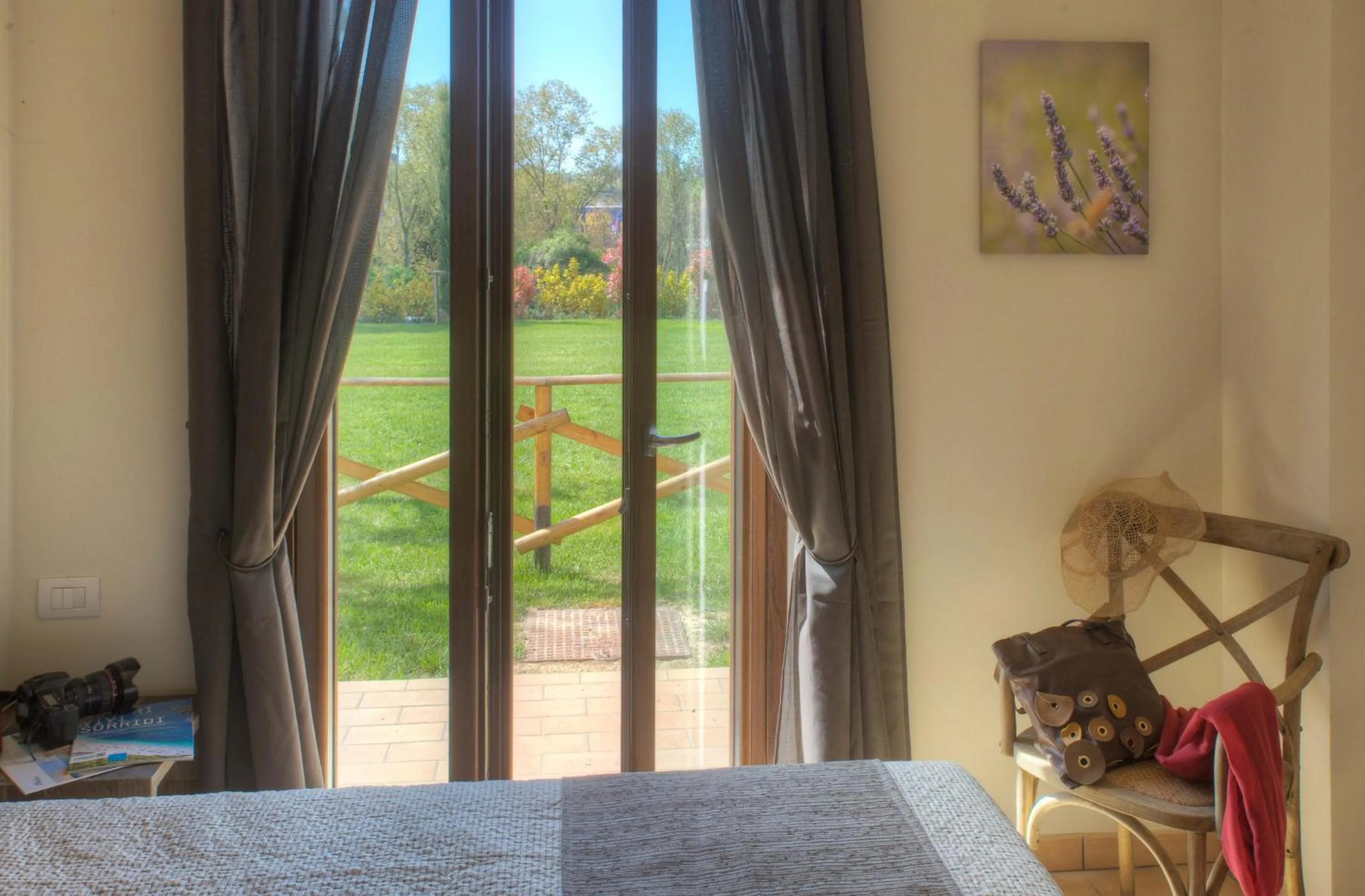 Garden view, Bed in Villa Gens Camuria