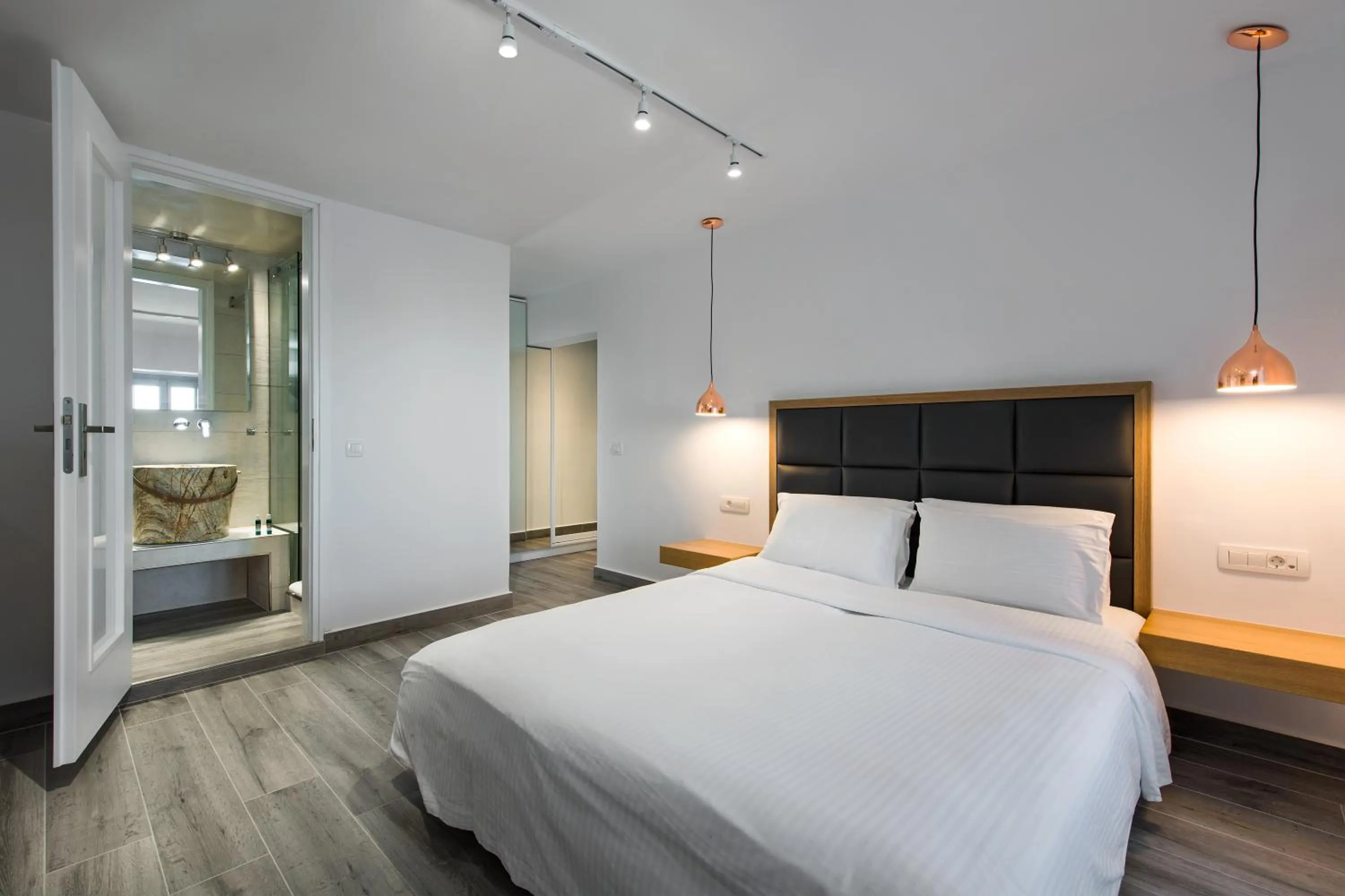 Bedroom, Bed in Hotel Thireas