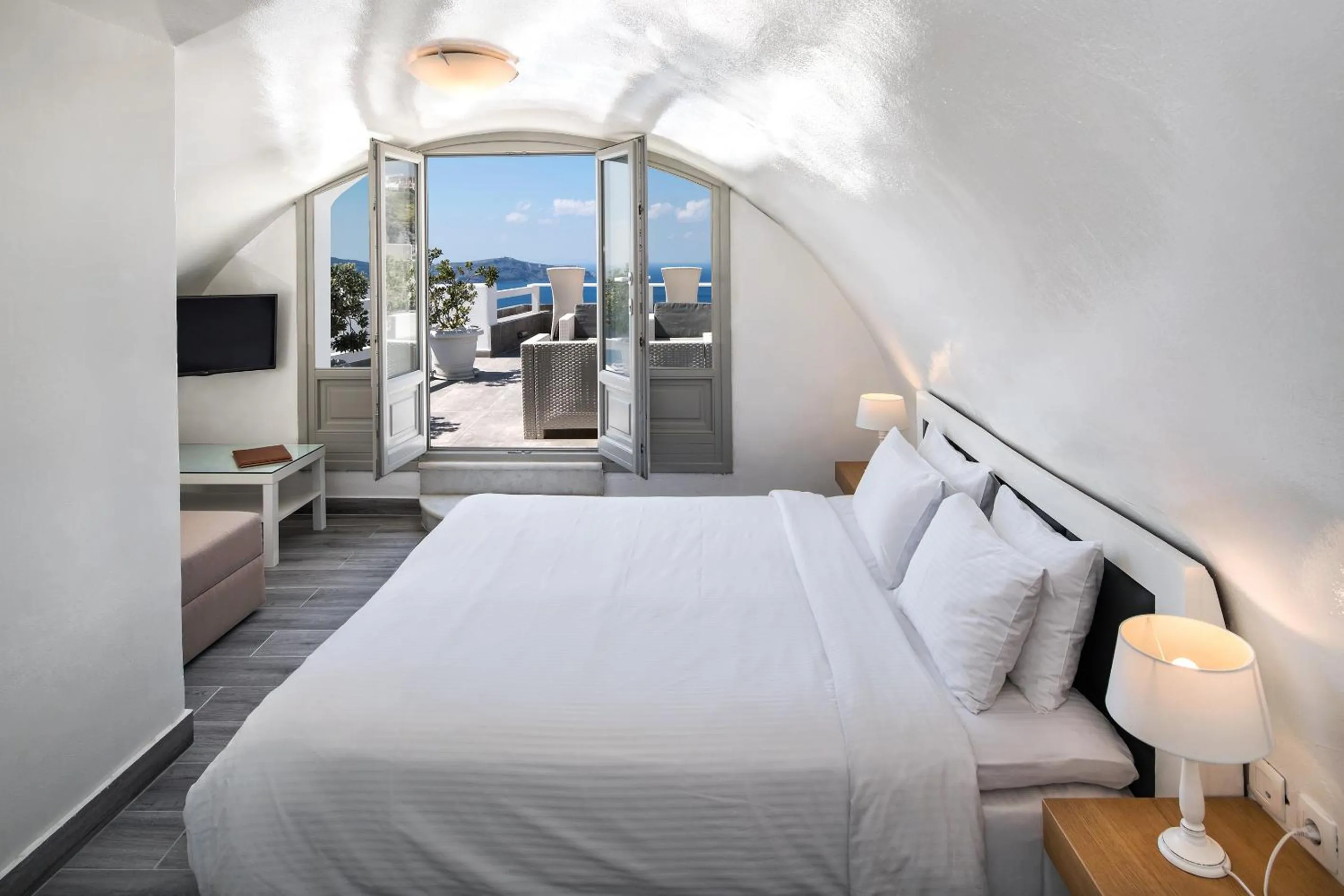 Bedroom, Bed in Hotel Thireas