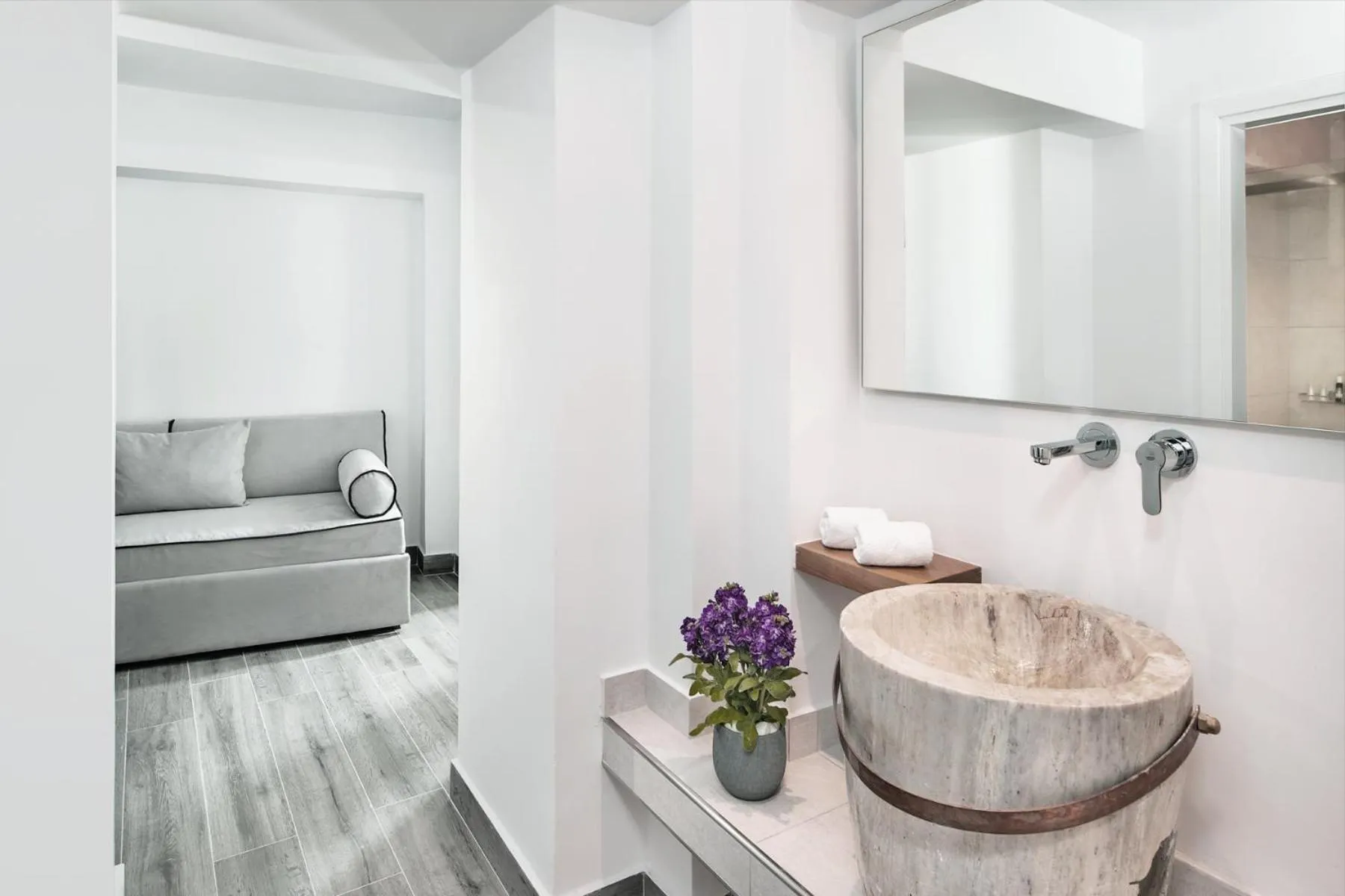 Bathroom, Bed in Hotel Thireas