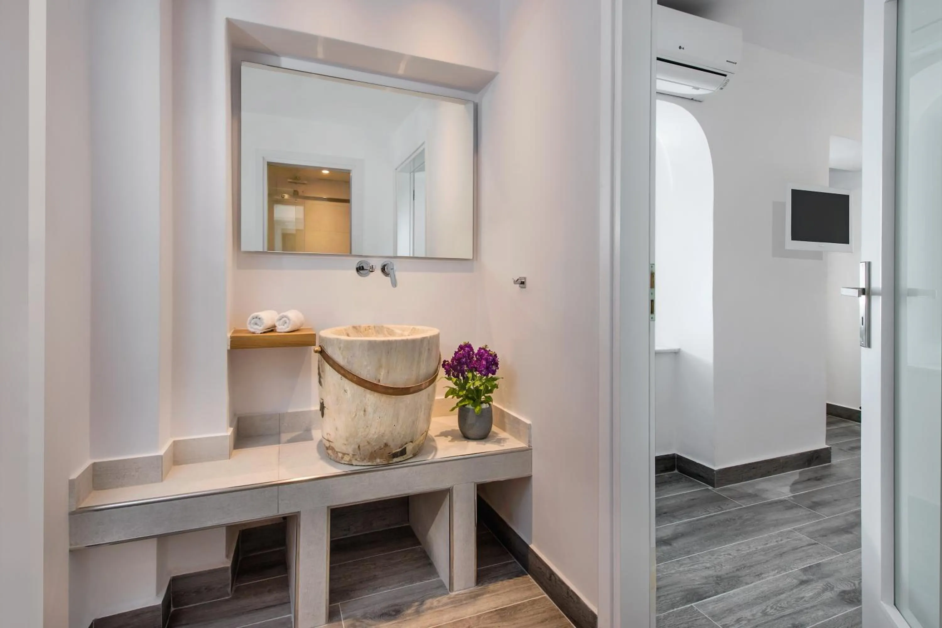 Bathroom in Hotel Thireas